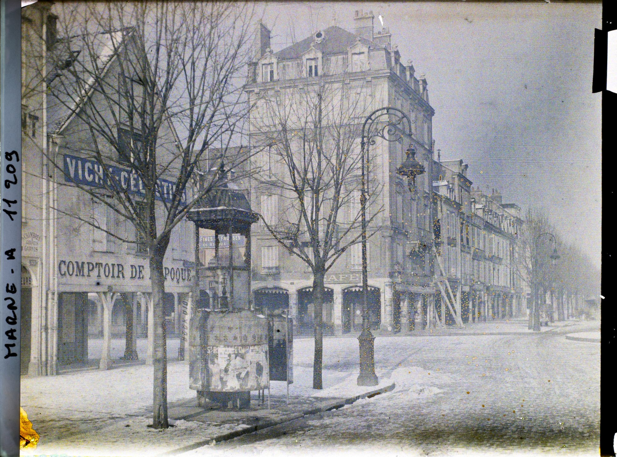 Image représentant L'angle de la place Drouet d'Erlon et la rue de l'Etape