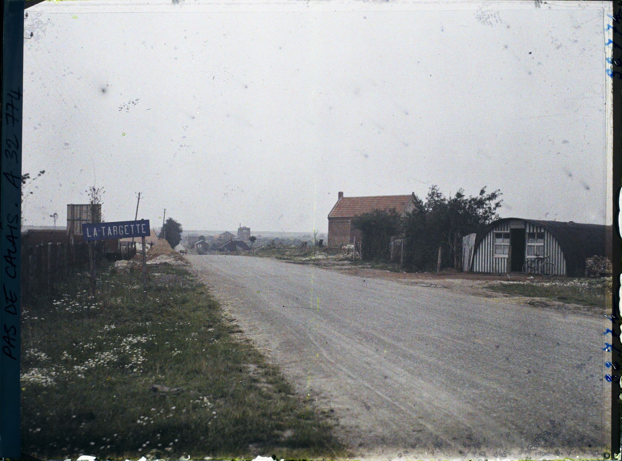 Image représentant France, La Targette, Un aspect du Village et route de Béthune
