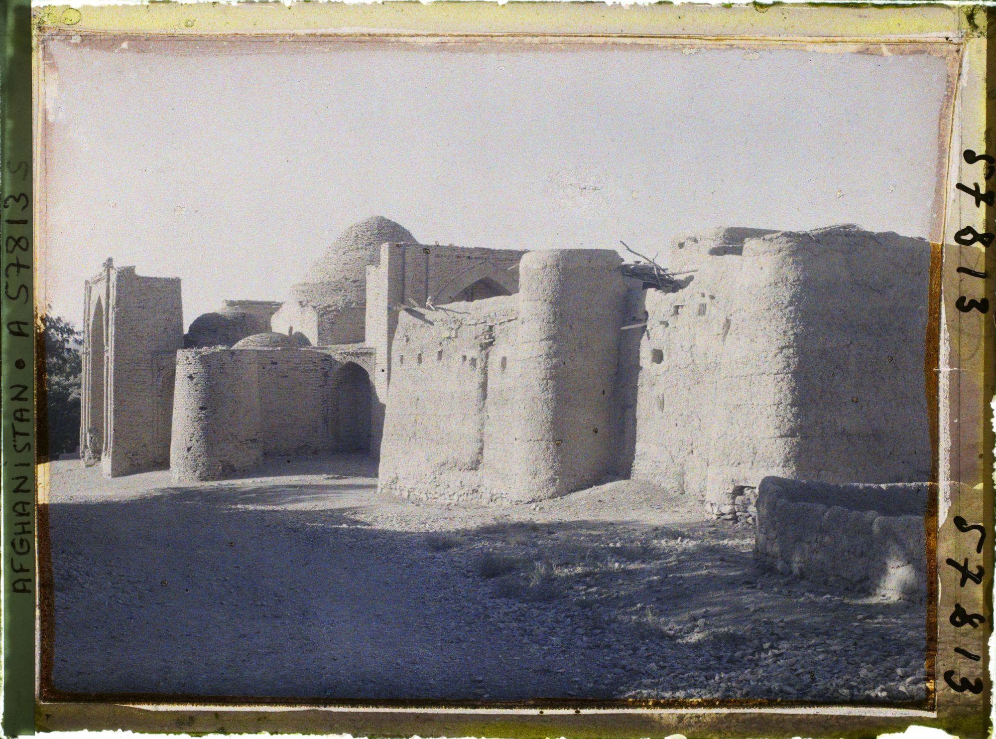 Image représentant Vers le mausolée du sultan Abdour Razzak (XVIe s.)