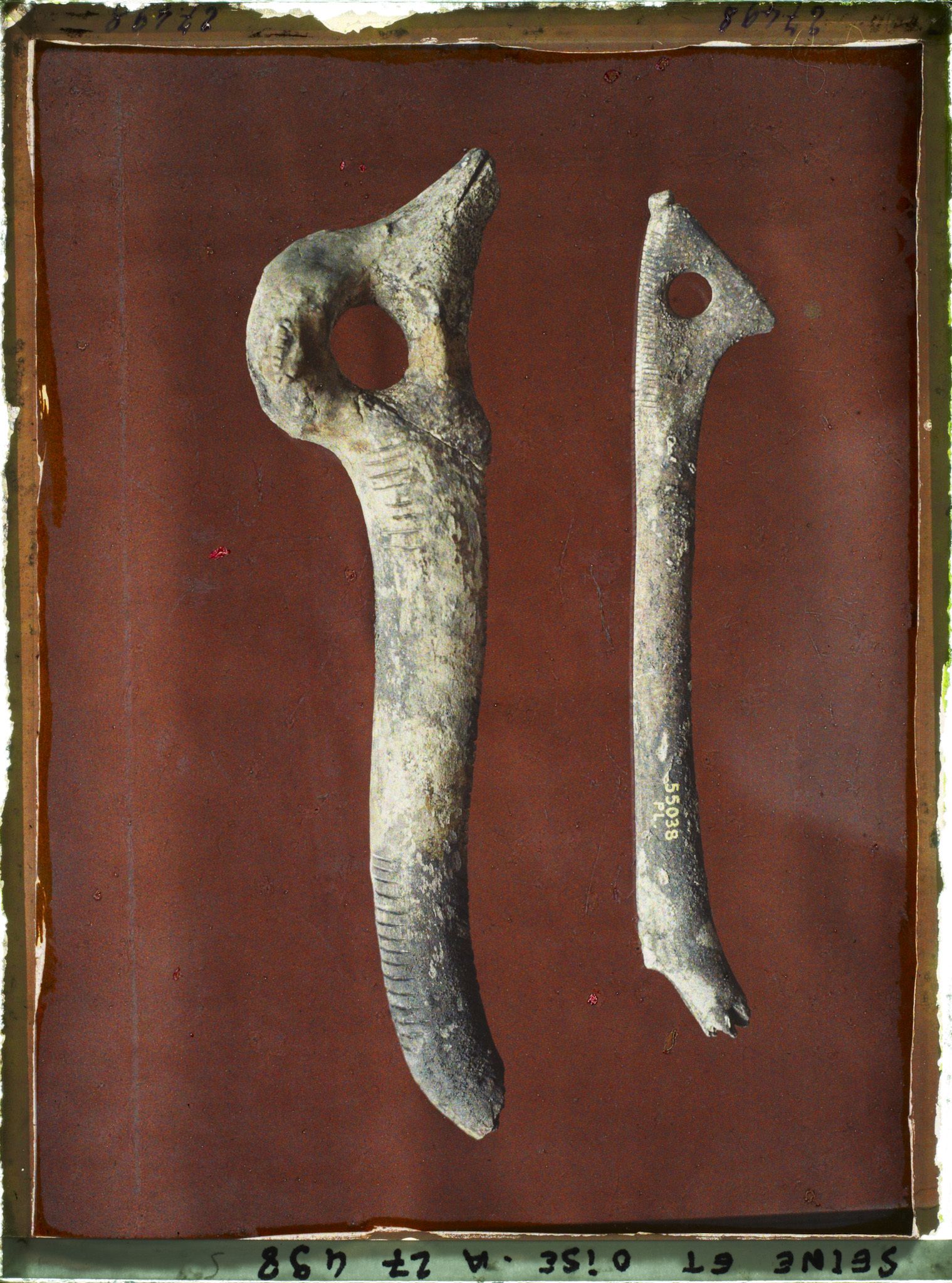 Image représentant France, St Germain-en-Laye, Musée : 2 Bâtons de Commt 55038 à encoche 55043