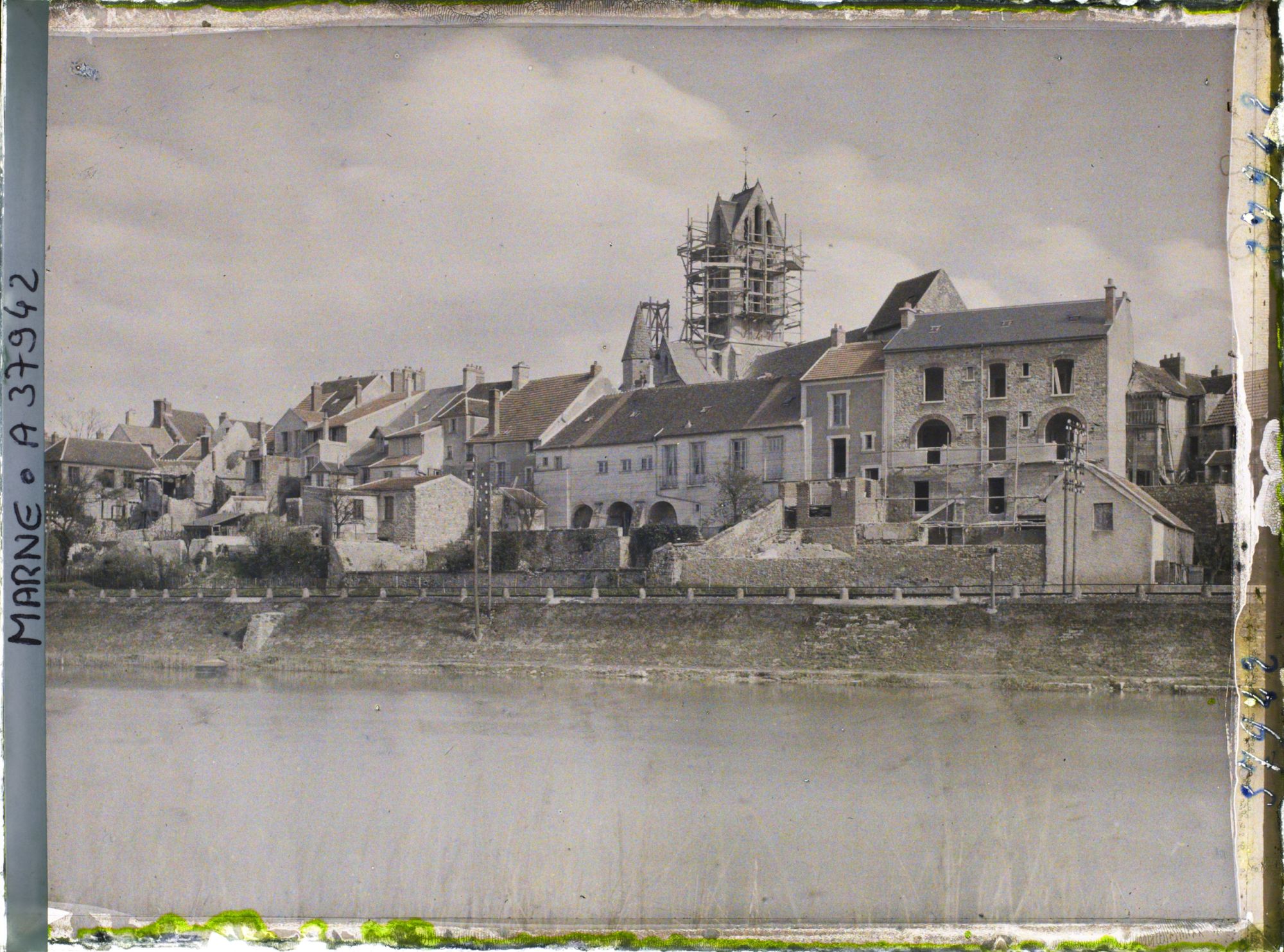 Image représentant France, Dormans, Vue sur la Marne vers l'Eglise