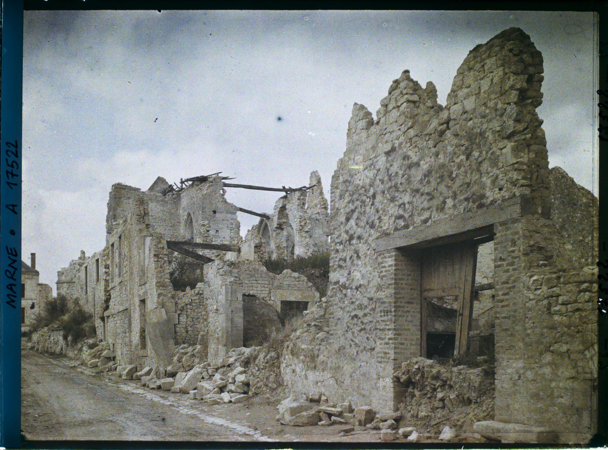 Image représentant France, Cauroy, La rue principale et l'Eglise