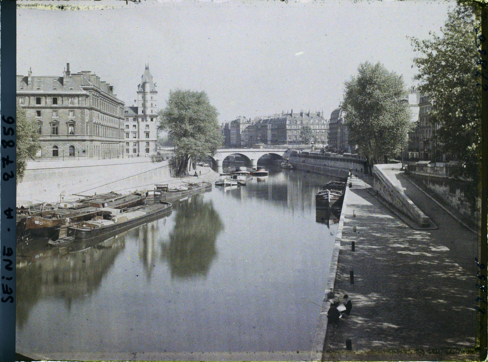 Image représentant La préfecture de police et le pont Saint-Michel depuis le Pont-Neuf