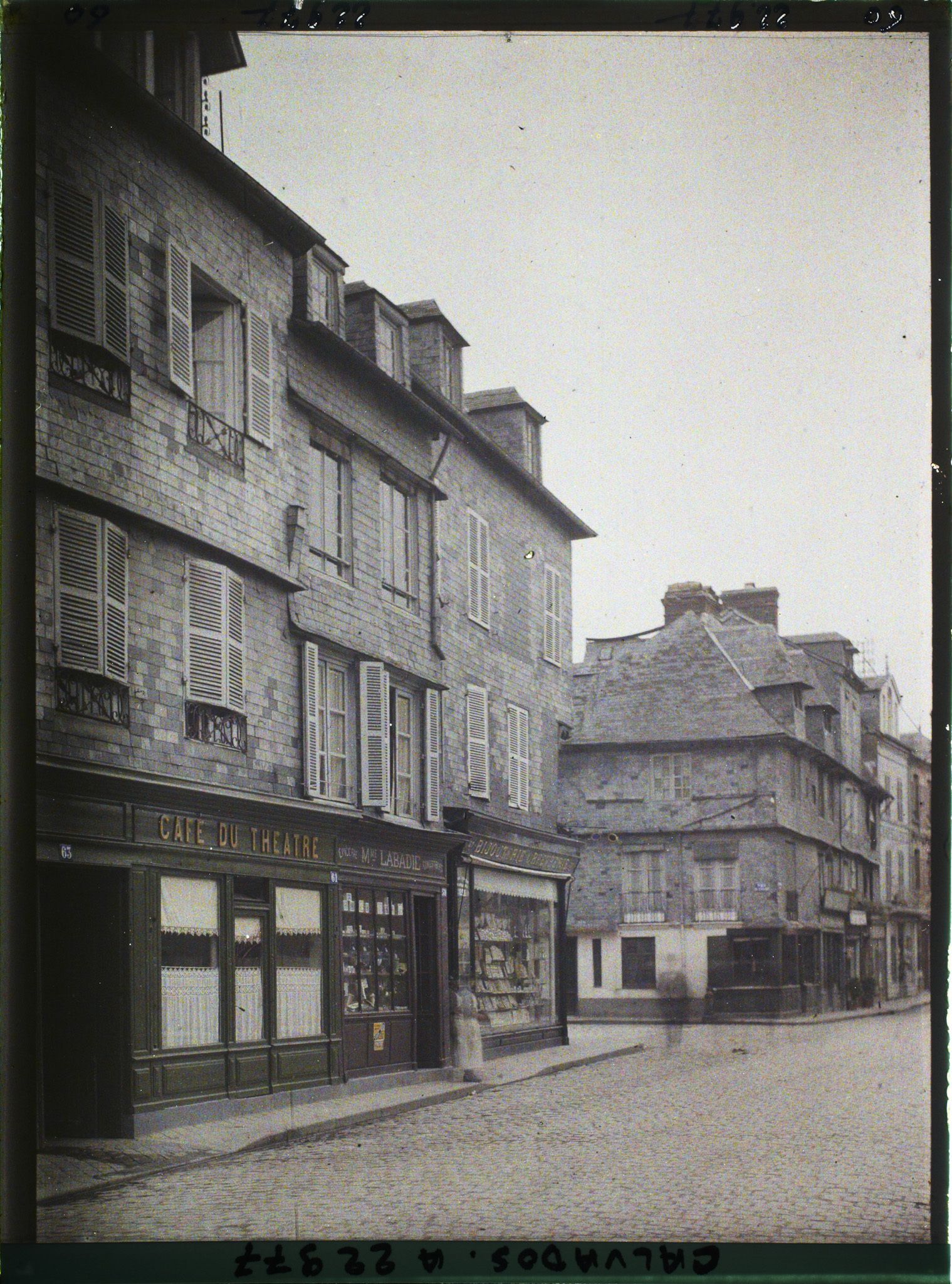 Image représentant Vieille maison près de l'église Saint-Michel