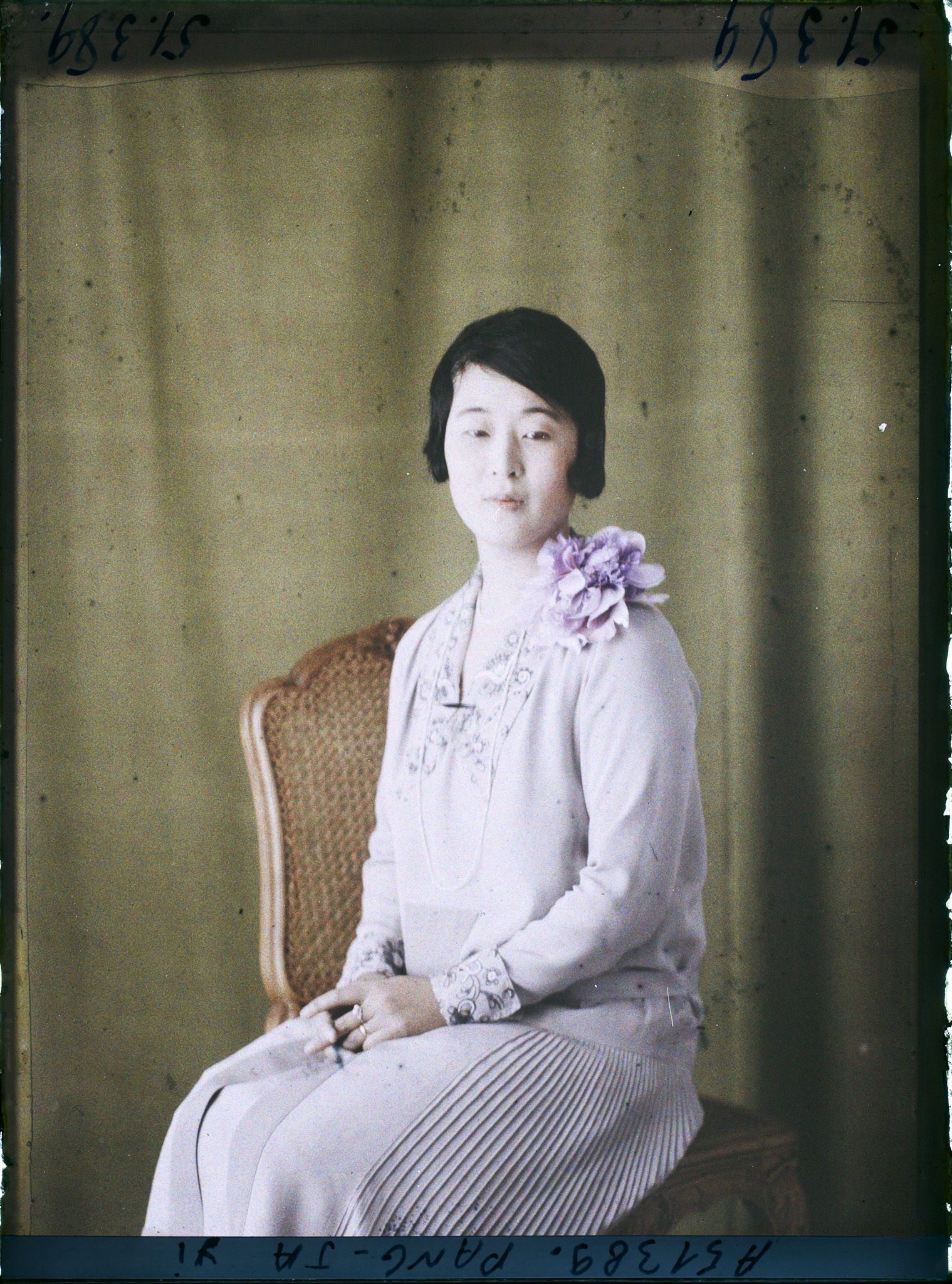 Image représentant https://musee-albert-kahn.s-museum.fr/home/NWQ2OTAwYzNmYjZlZTk1ZWQwODJmMjY4L2dlbmVyaWMtbm90aWNlLXRhYi9hdXRob3JpdHkvNjE3YTc5ZjVjZjhiODk2OGIzMzM3ZDIx/5d6900c3fb6ee95ed082f268/generic-notice-tab/authority/617a79ebcf8b8968b3337aa9 La princesse de Corée Yi Pang-Ja