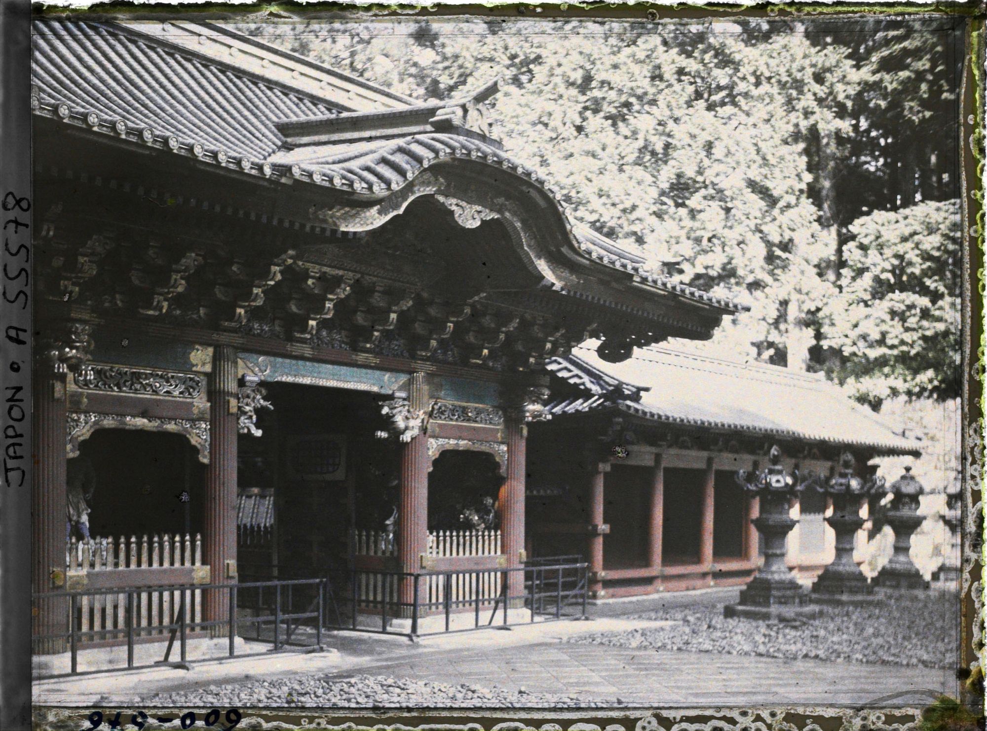 Image représentant Sanctuaire Daiyuin (Rinnoji Taiyûin-byô ou Taiyûin Reibyô) : la Yashamon (Porte des démons bouddhiques)