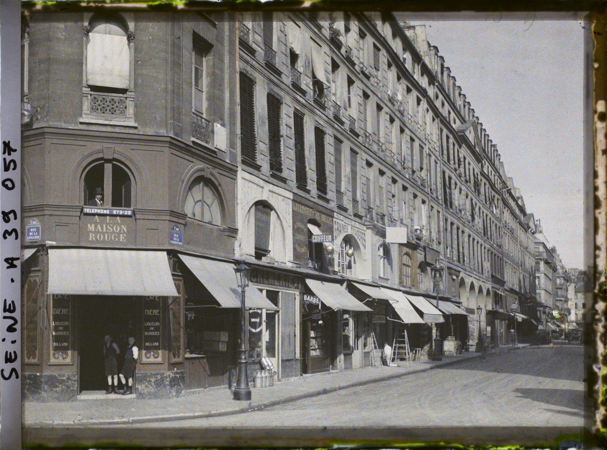 Image représentant La rue de la Ferronnerie à l'angle de la rue de la Lingerie