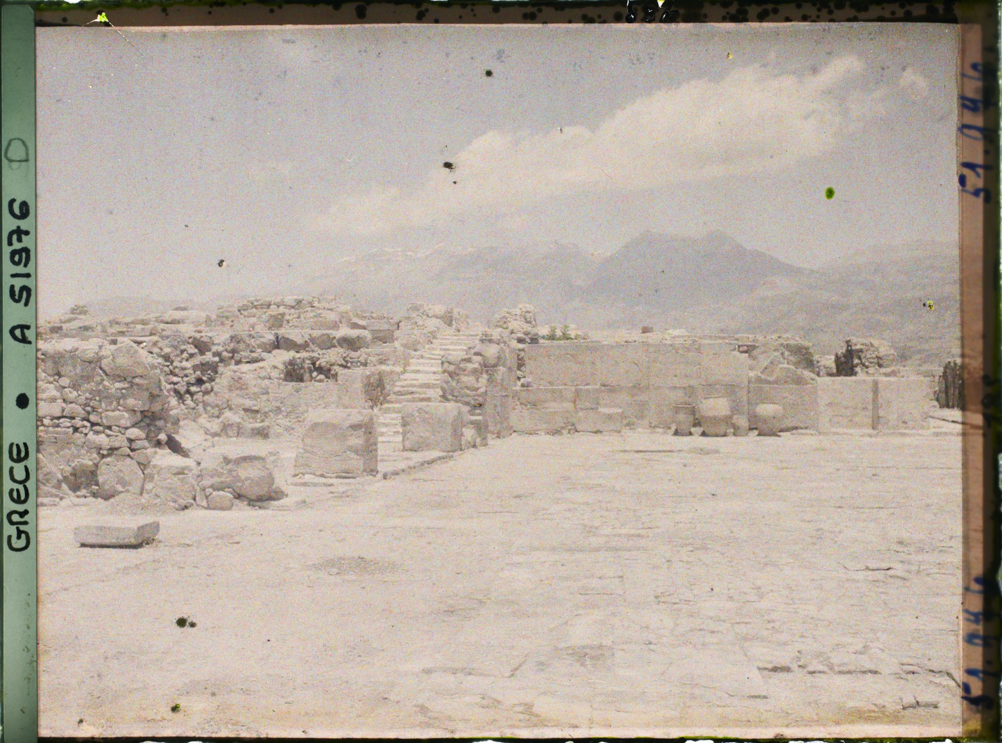 Image représentant Palais. L'angle nord-ouest de la cour centrale