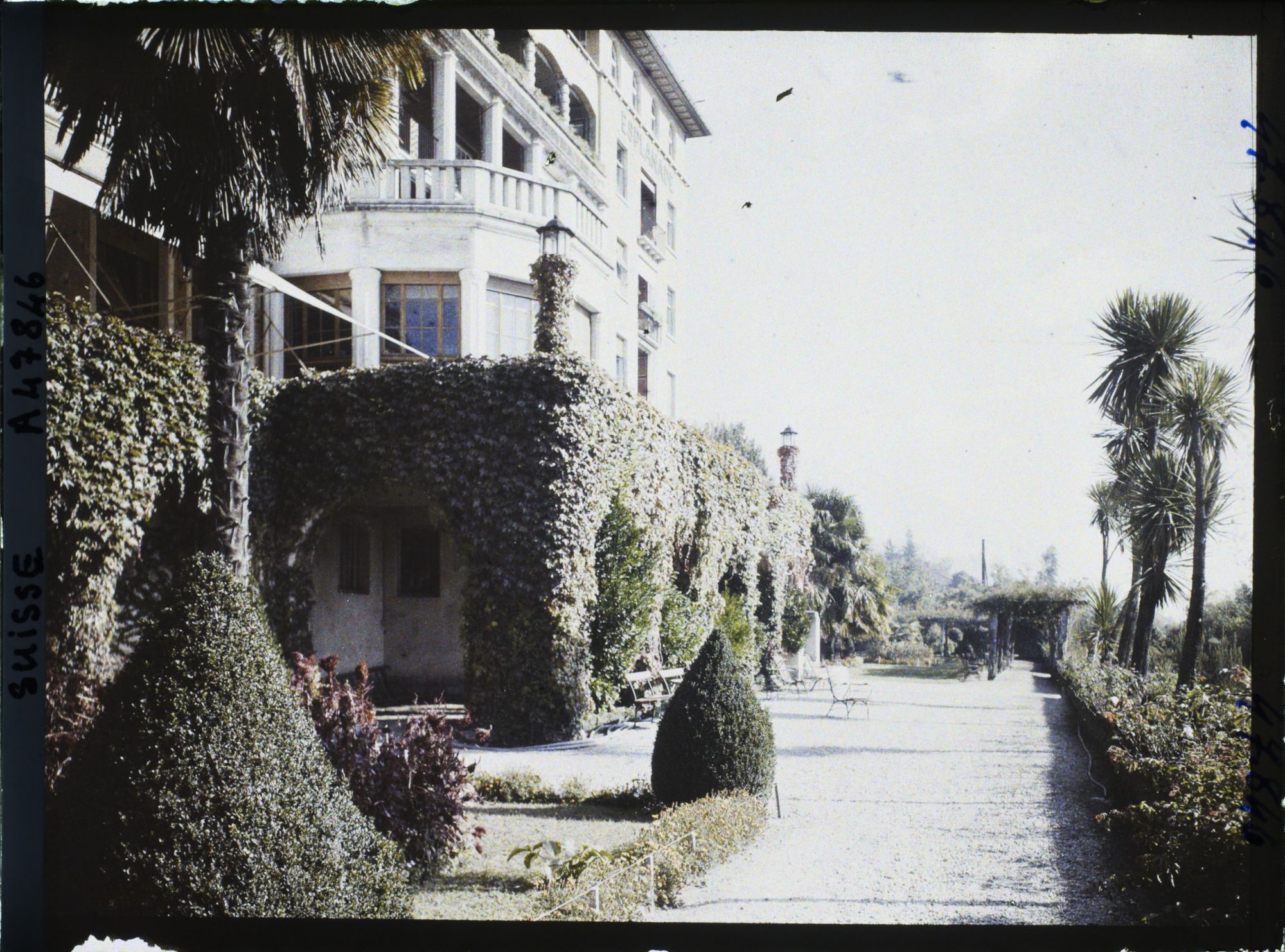 Image représentant Accords de Locarno, Accords de Locarno, la terrasse de l'Hôtel Esplanade où réside la délégation allemande
