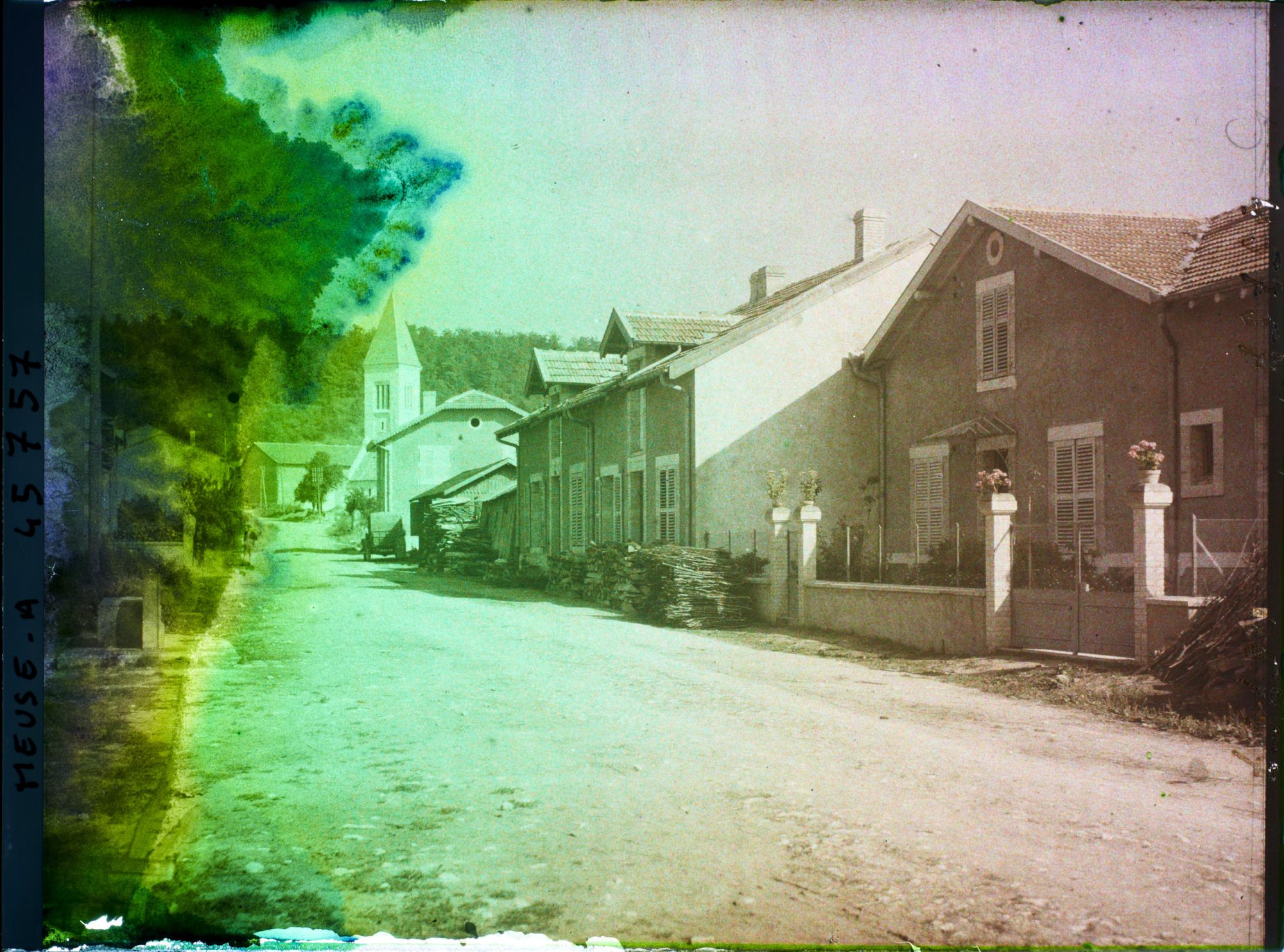 Image représentant France, Apremont, Grande Rue vers l'Eglise autre aspect