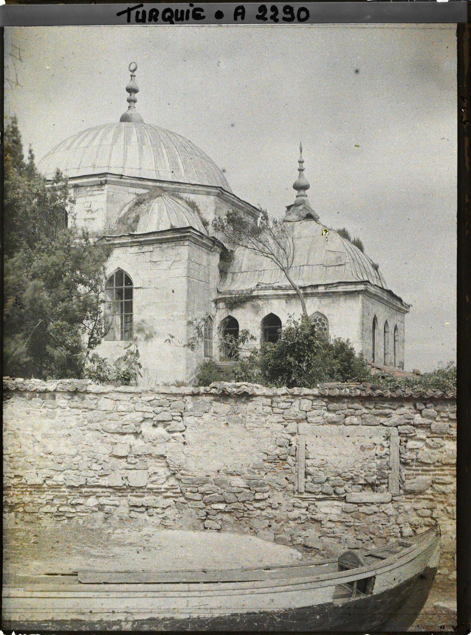 Image représentant Les toits d'une mosquée au bord du Borphore