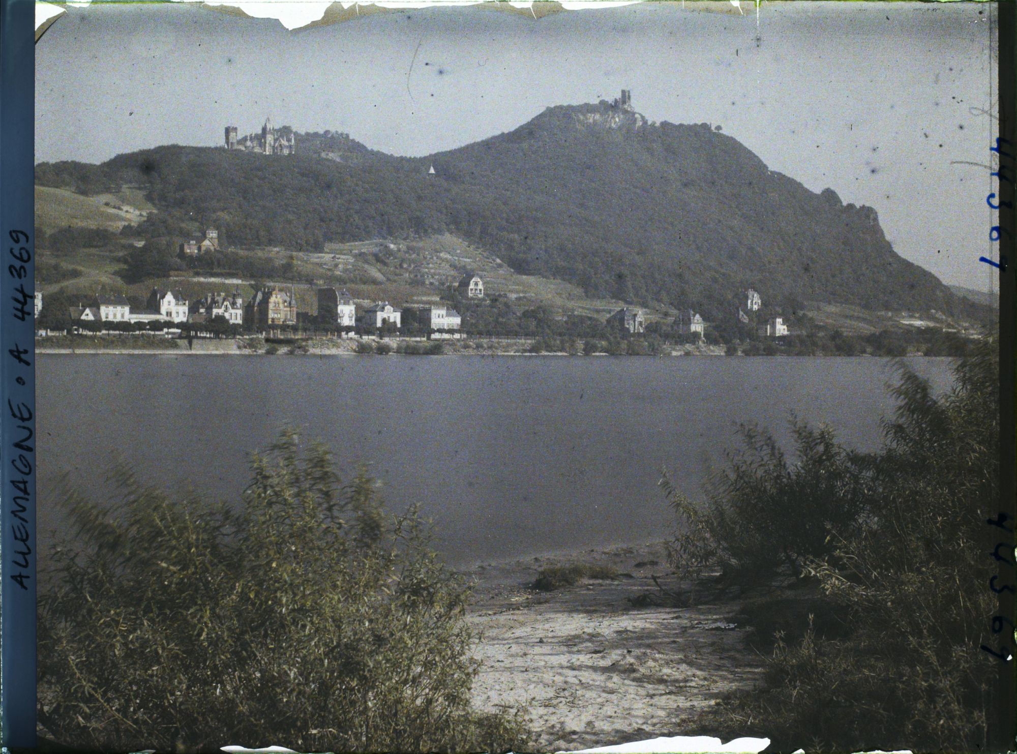 Image représentant Allemagne, Mehlem, Une vue s/ le Drachenbourg vu de Mehlem