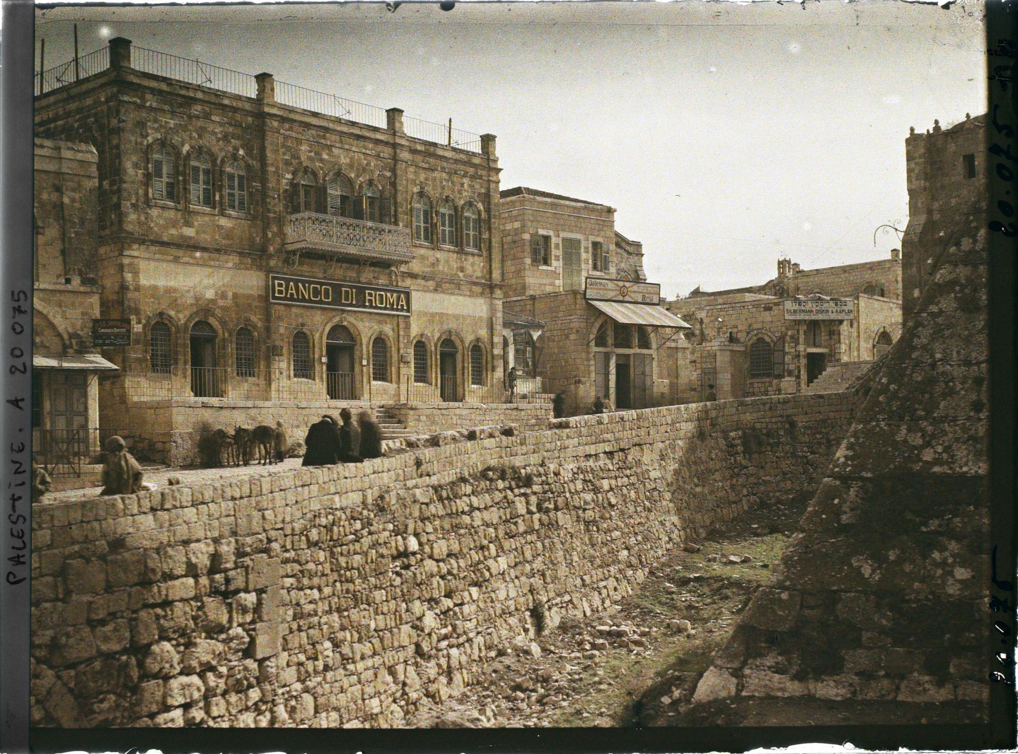 Image représentant La banque de Rome près des fossés de l'enceinte de la porte de David