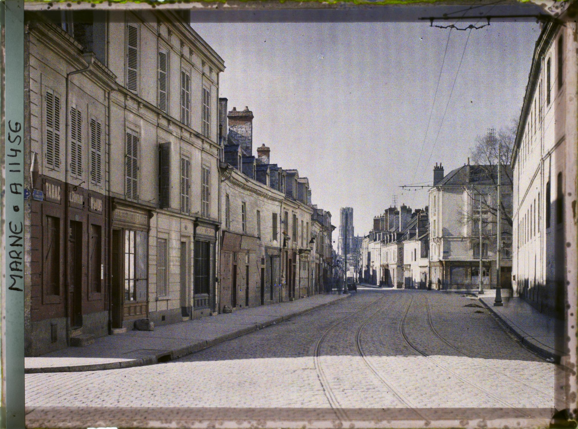 Image représentant La rue Gambetta et la cathédrale dans le fond