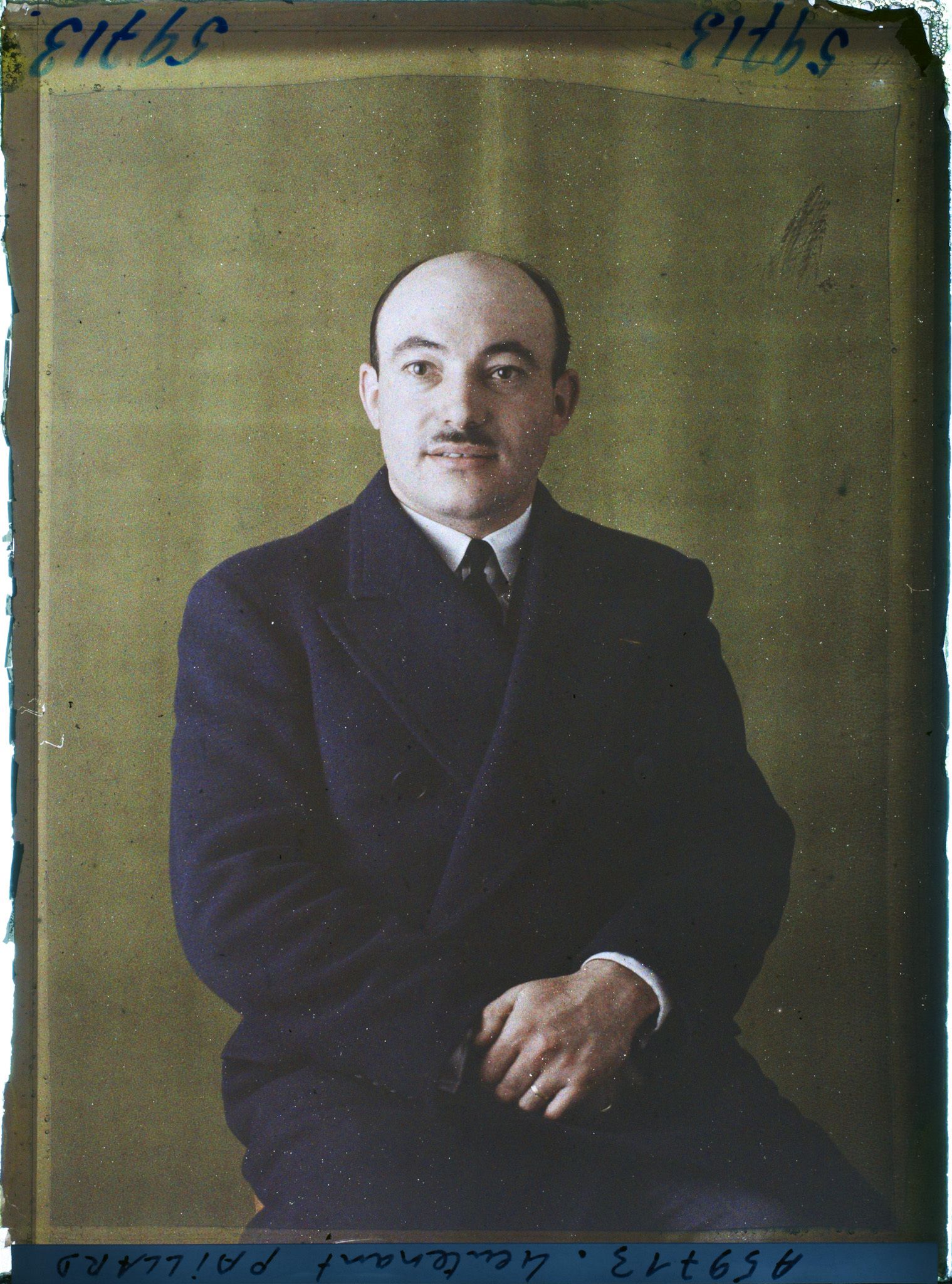 Image représentant https://musee-albert-kahn.s-museum.fr/home/NWQ2OTAwYzNmYjZlZTk1ZWQwODJmMjY4L2dlbmVyaWMtbm90aWNlLXRhYi9hdXRob3JpdHkvNjE3YTc5ZjVjZjhiODk2OGIzMzM3ZDIx/5d6900c3fb6ee95ed082f268/generic-notice-tab/authority/617a79ebcf8b8968b33374e5 Le Lieutenant Paillard