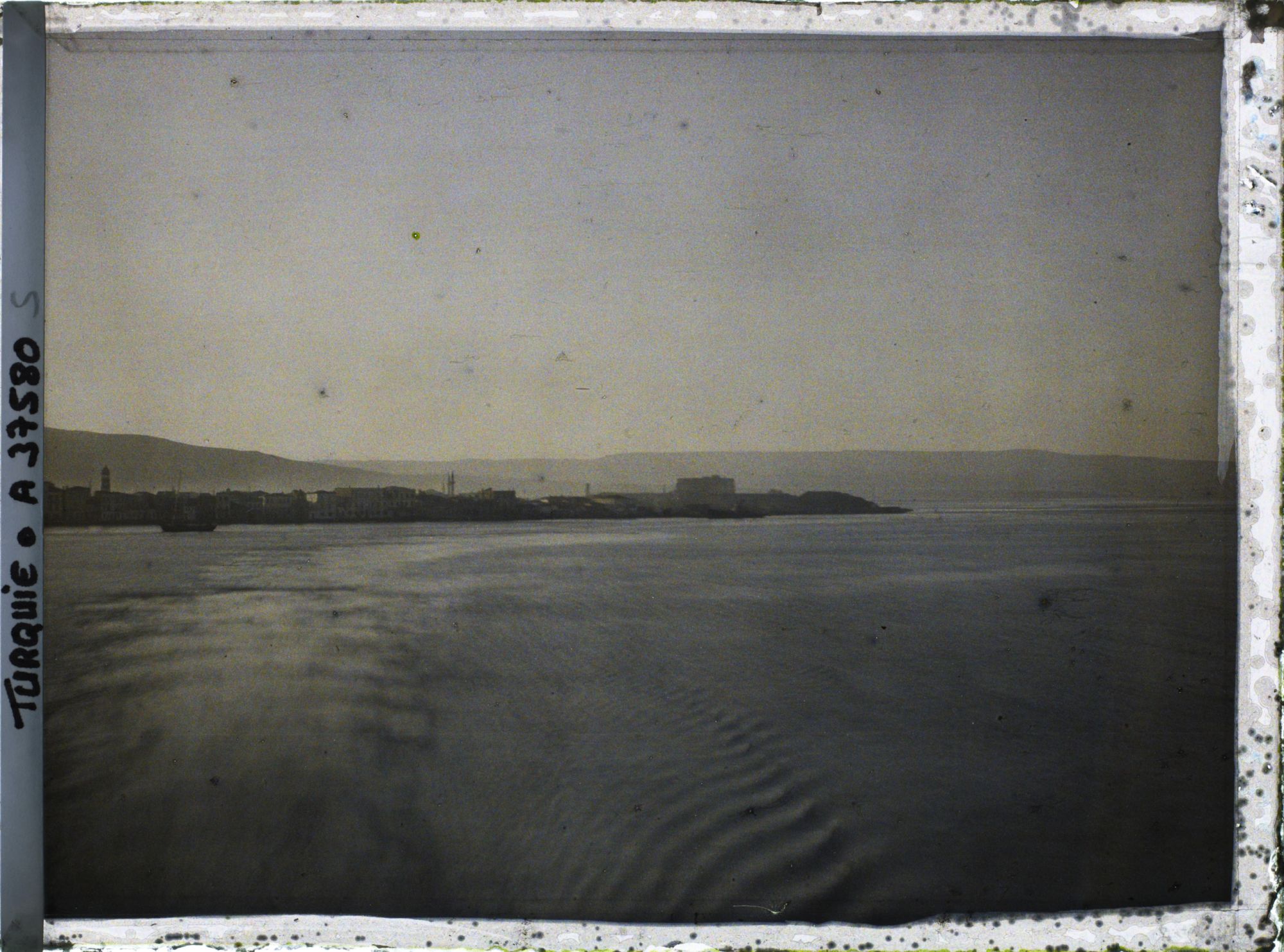 Image représentant Turquie, Smyrne, A bord du "Pierre Loti" Dardanelles Ikilid-el-Bahr- au Soleil levant