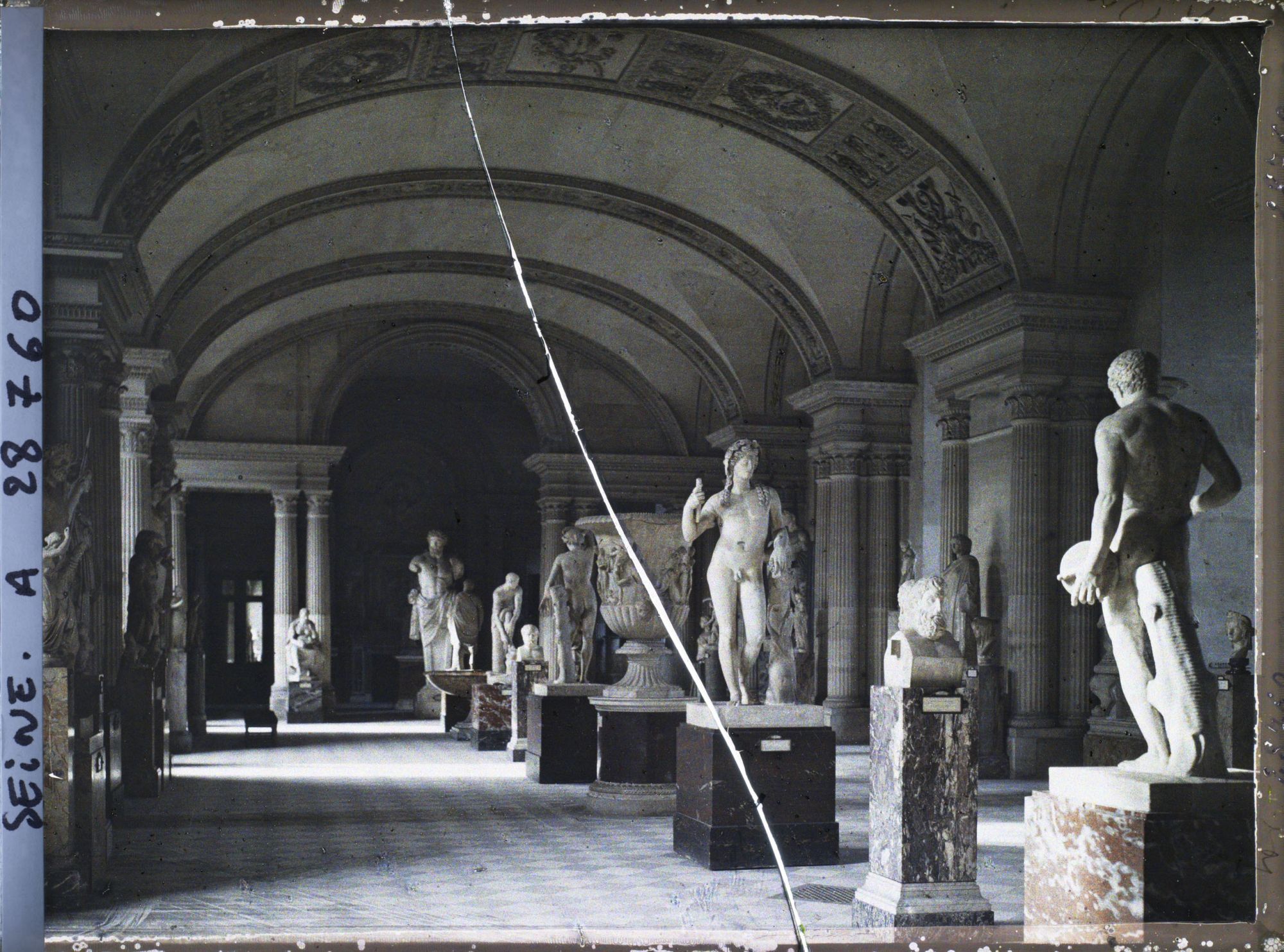 Image représentant La salle des Caryatides, musée du Louvre