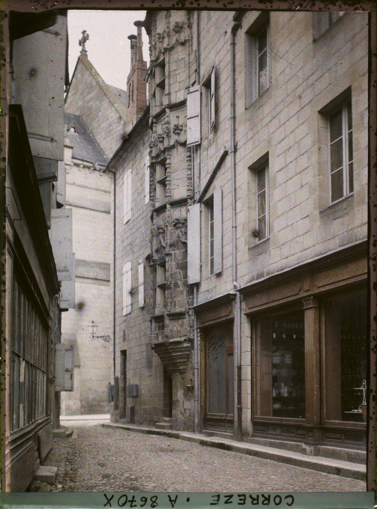 Image représentant La rue et la Tour des Echevins