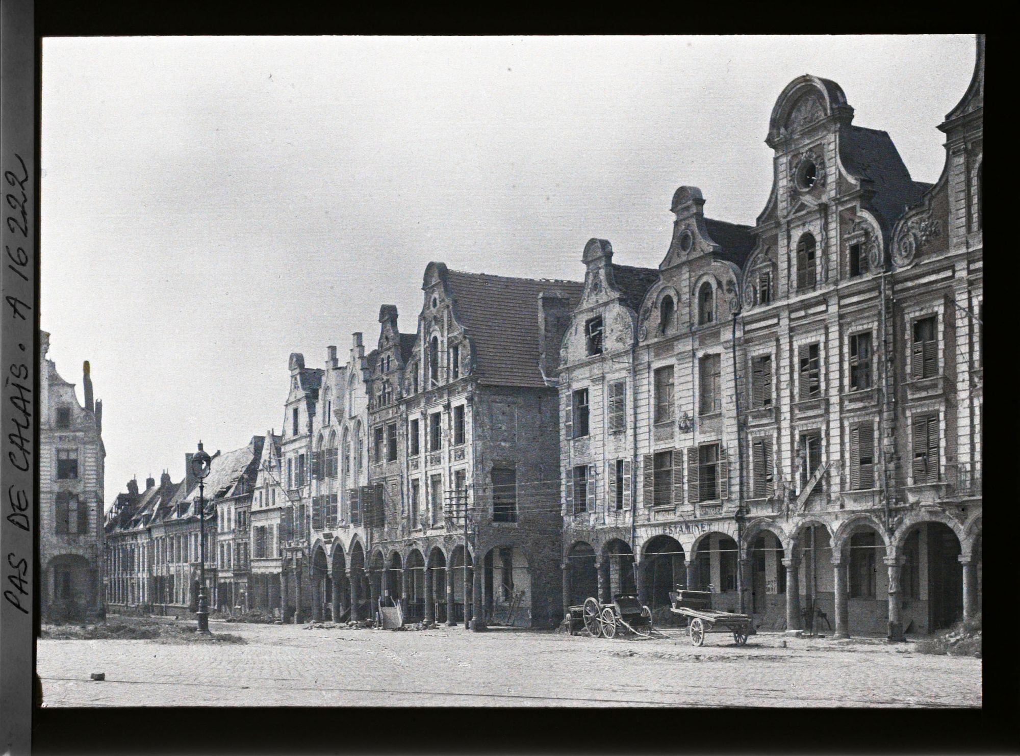 Image représentant France, Arras, La grande Place, maisons du XVII e S