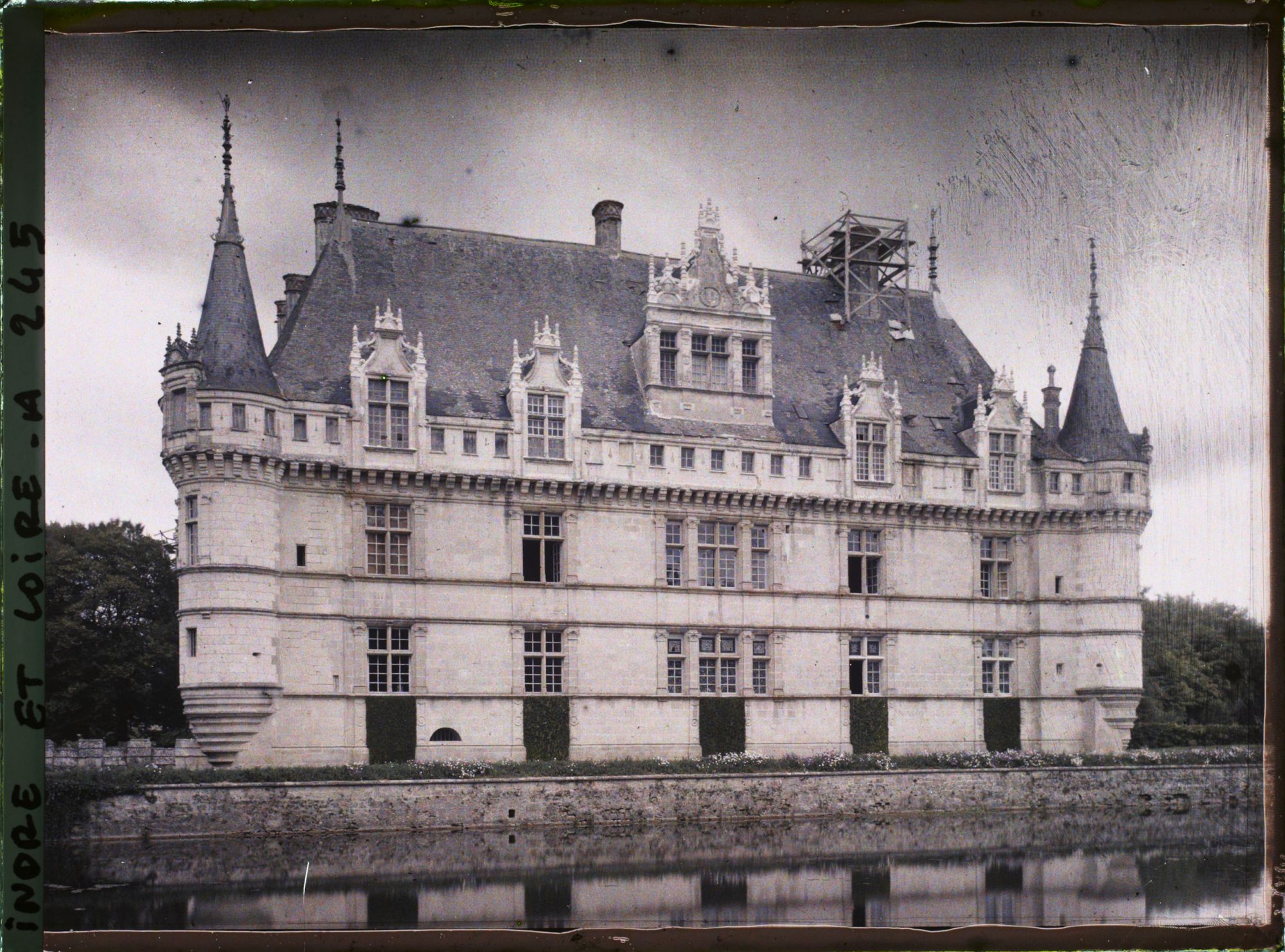 Image représentant Vue d'ensemble de la façade ouest du château