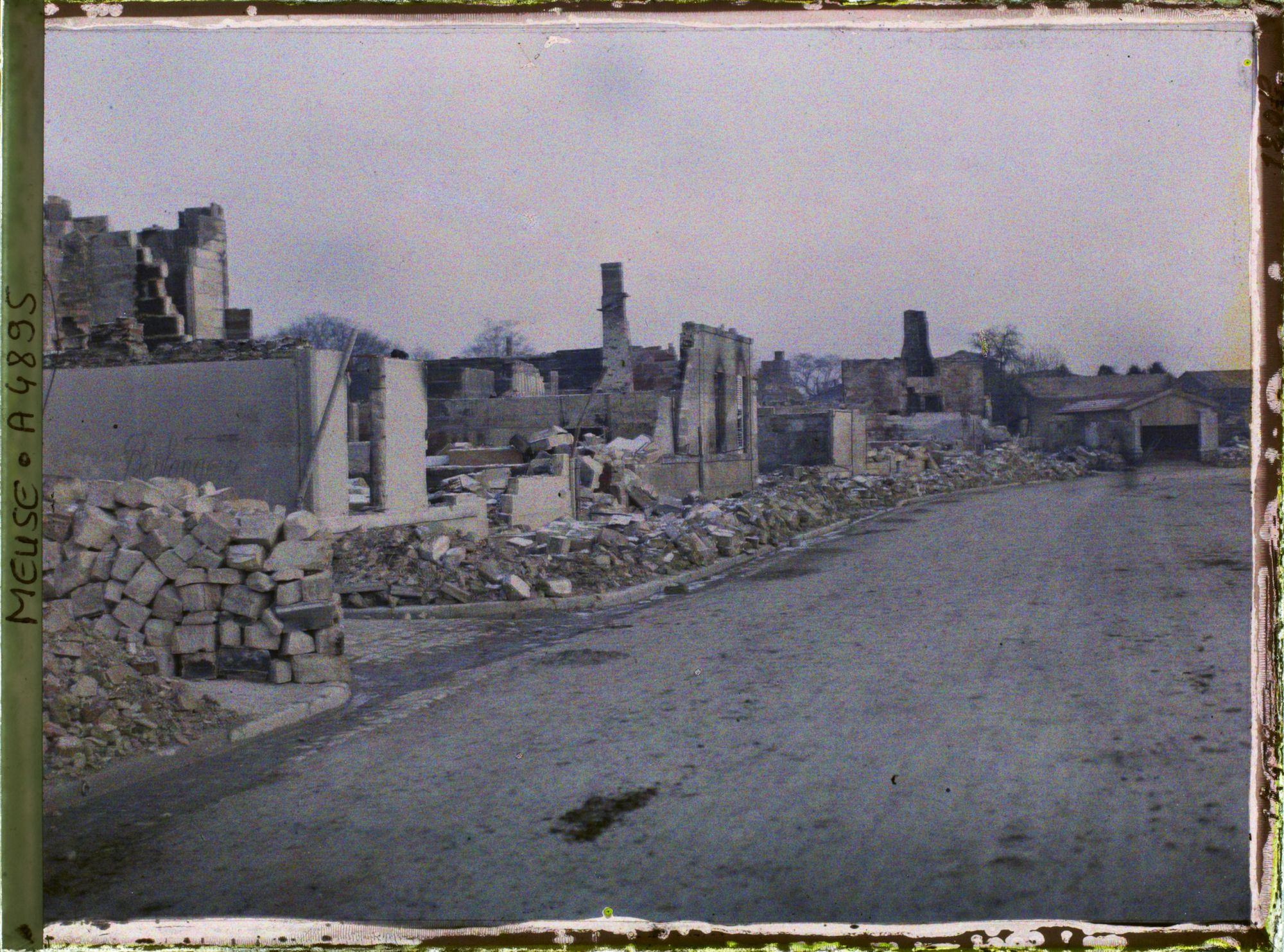 Image représentant France, Révigny, La grande rue du pays : la rue de Vitry