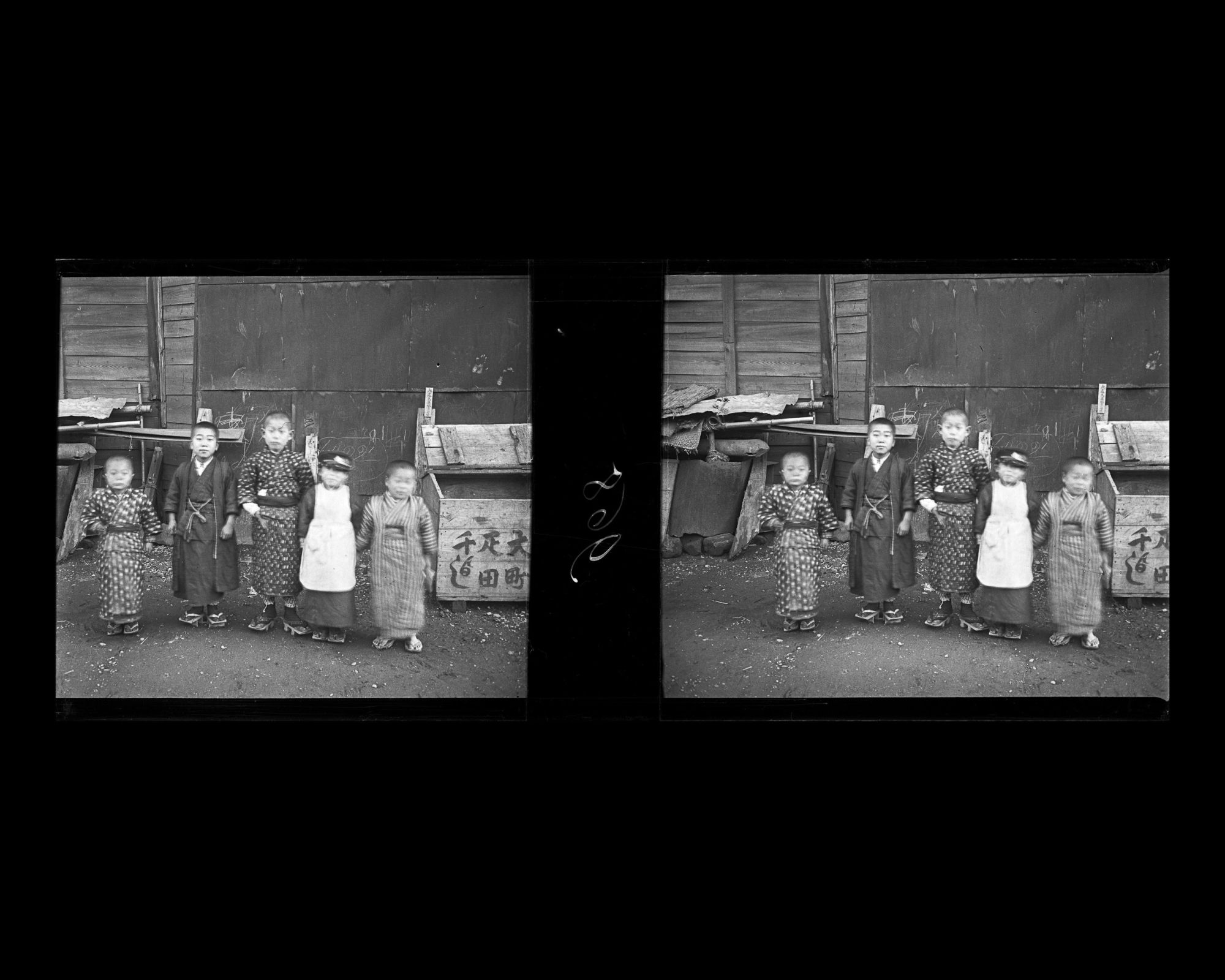 Image représentant Un groupe d'enfants dans un quartier populaire