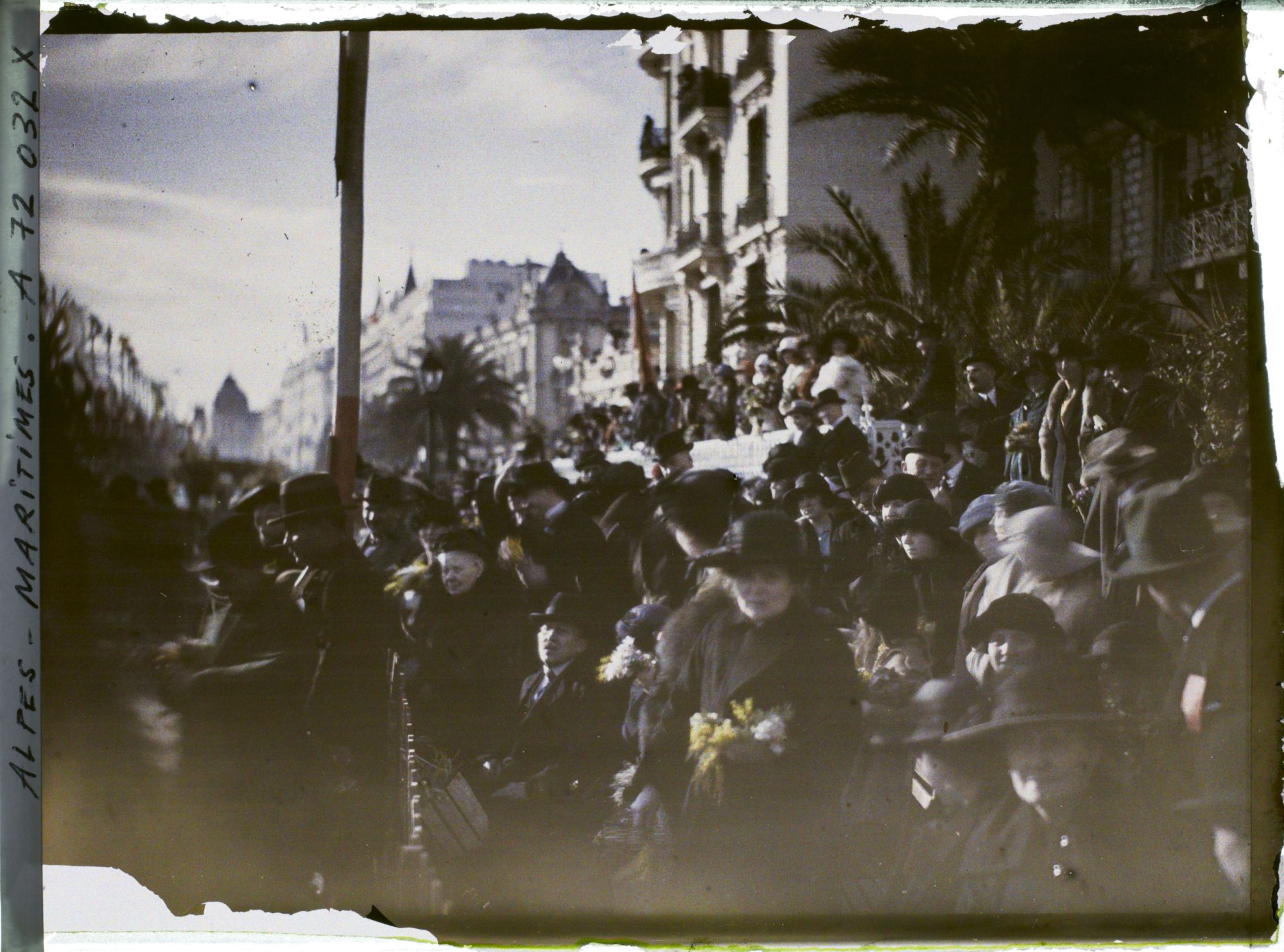 Image représentant La foule assistant au carnaval