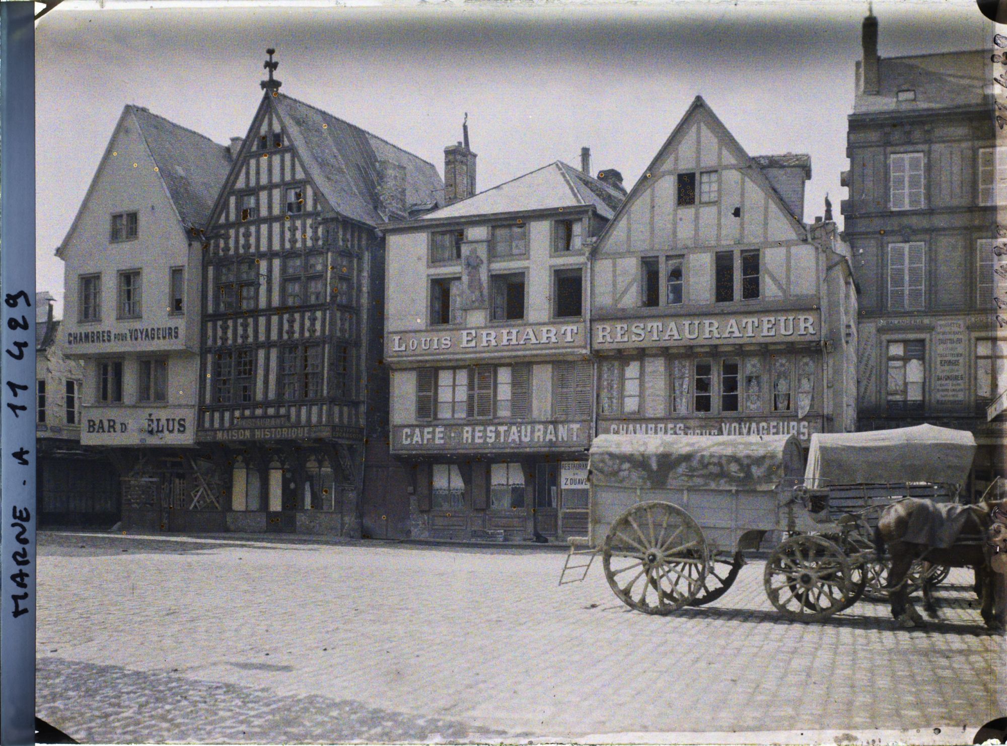 Image représentant Maisons moyenâgeuses, place du Marché, actuelle place du Forum