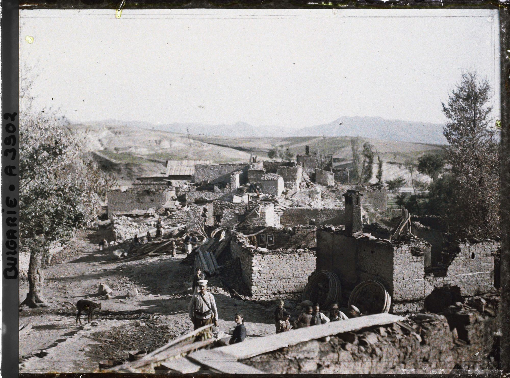 Image représentant Décombres du village incendié par les Grecs lors de la Seconde Guerre balkanique