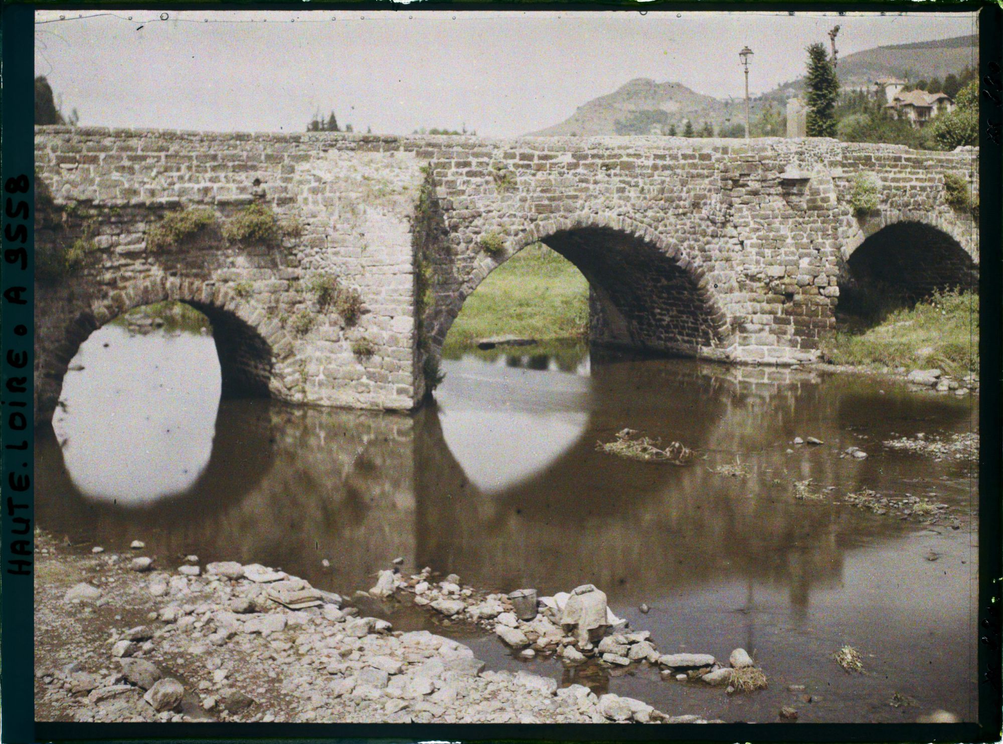 Image représentant Le pont Vieux enjambant le Dolaizon