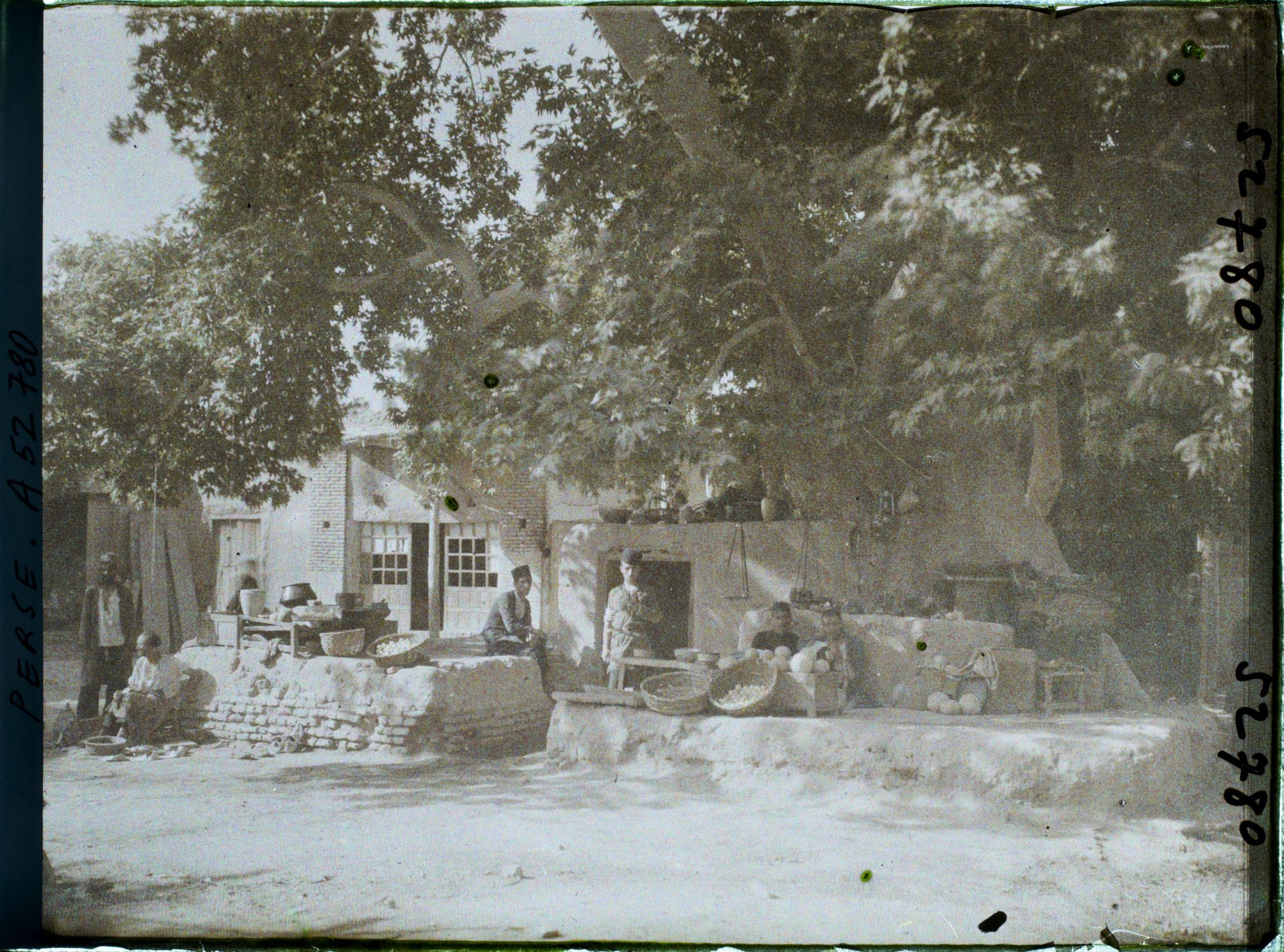Image représentant Marchands sur la place du village