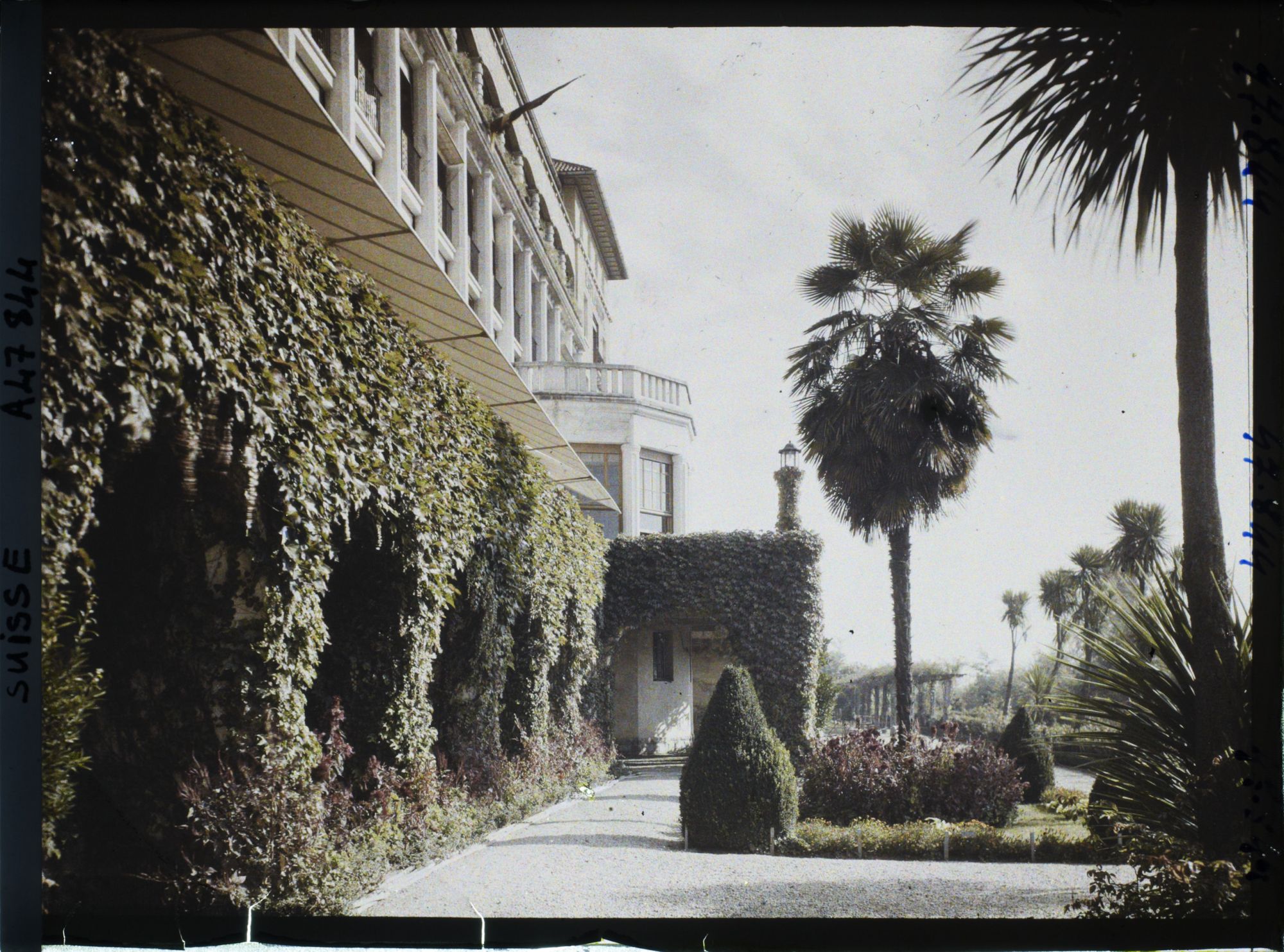 Image représentant Accords de Locarno, les jardins de l'Hôtel Esplanade où réside la délégation allemande