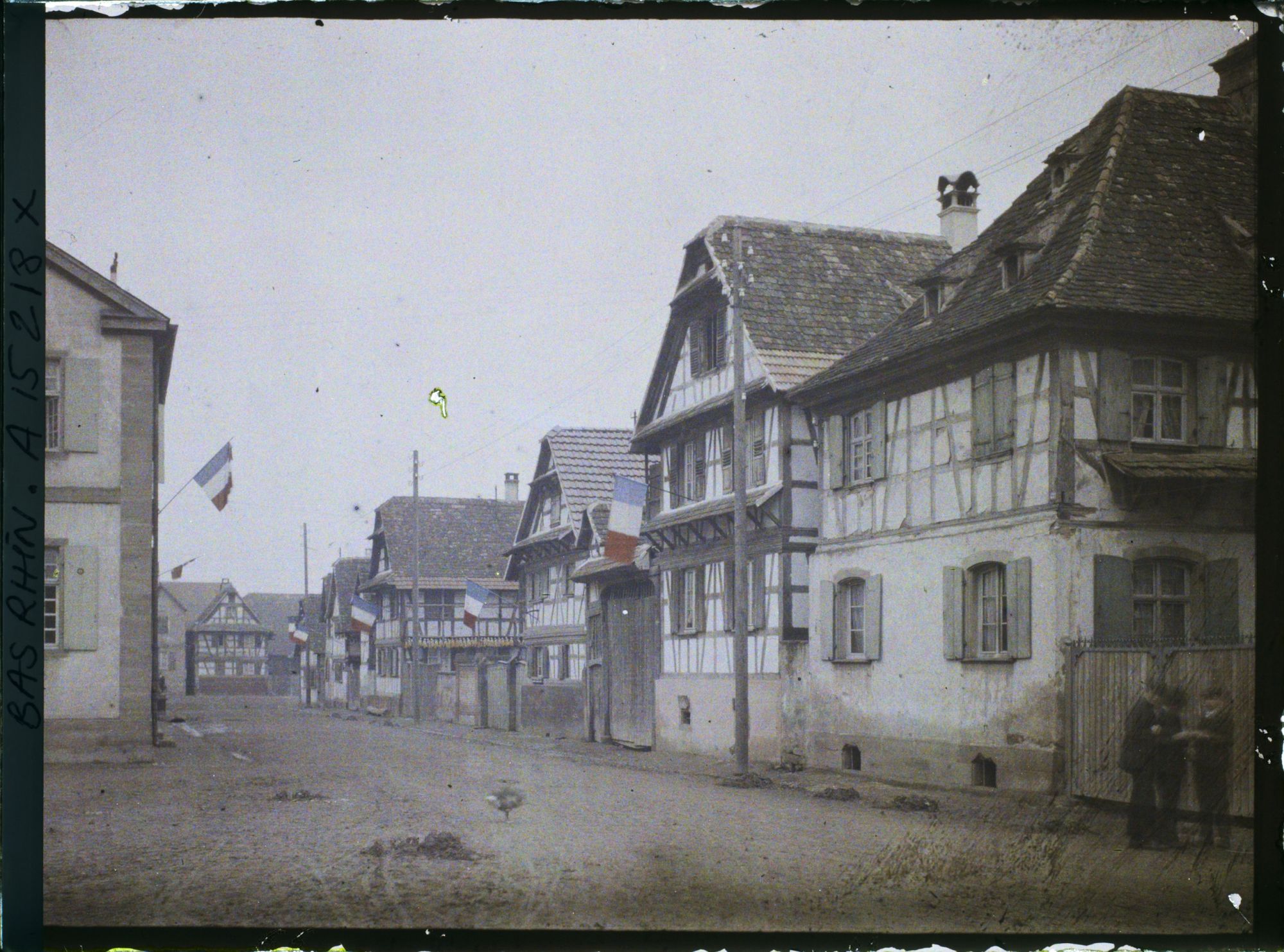 Image représentant France Alsace, Strasbourg, Geispolsheim : la rue paroisée près de l'Eglise