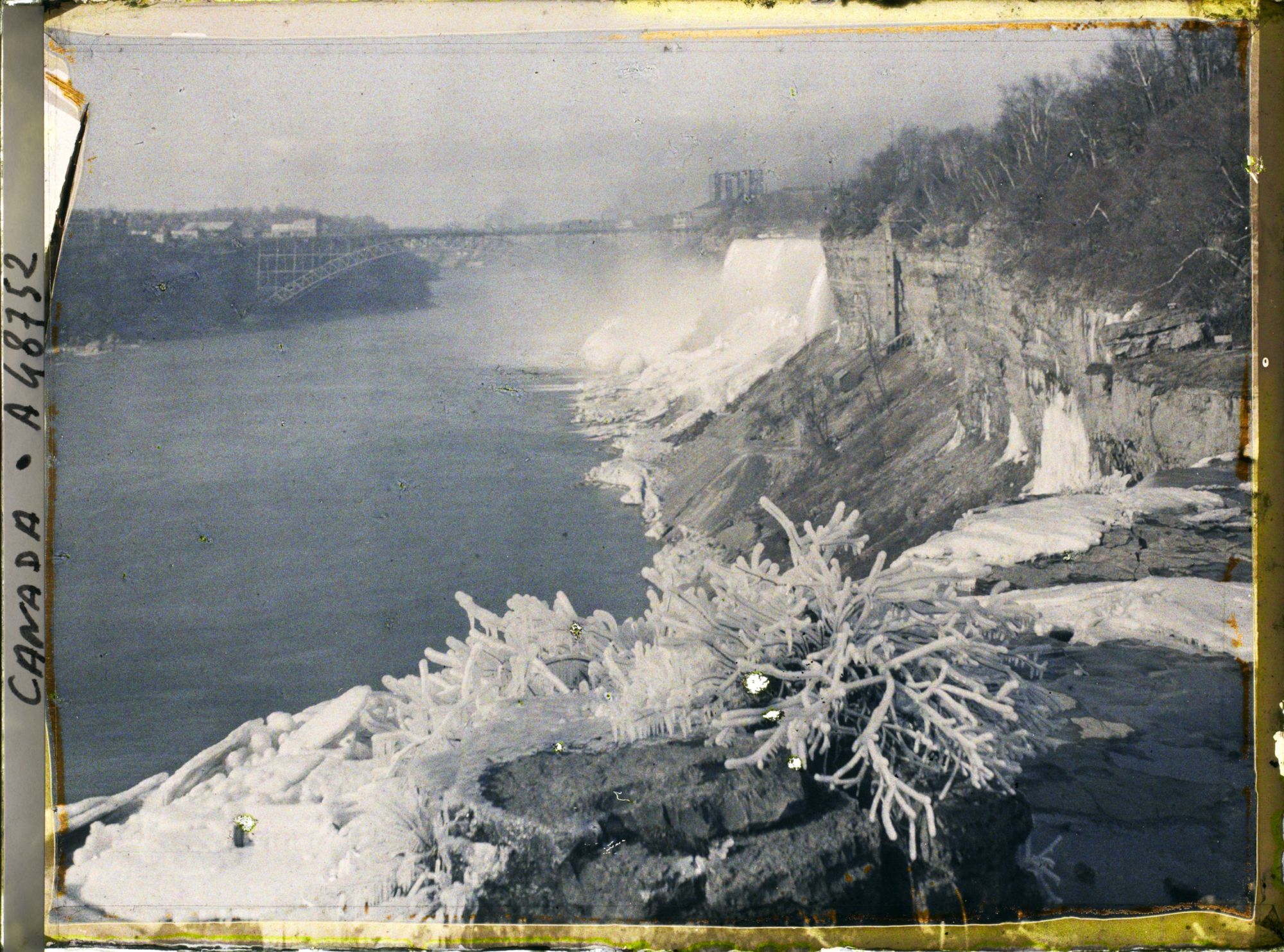 Image représentant Canada, Montréal, Givre et Chute U.S.A