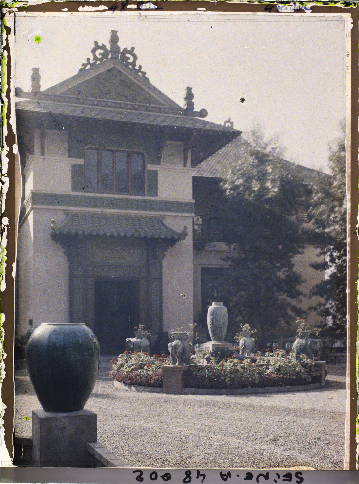 Image représentant L'Exposition des arts décoratifs, Pavillon de l'art colonial français, l'Indochine, entre le cours Albert 1er et les berges de Seine