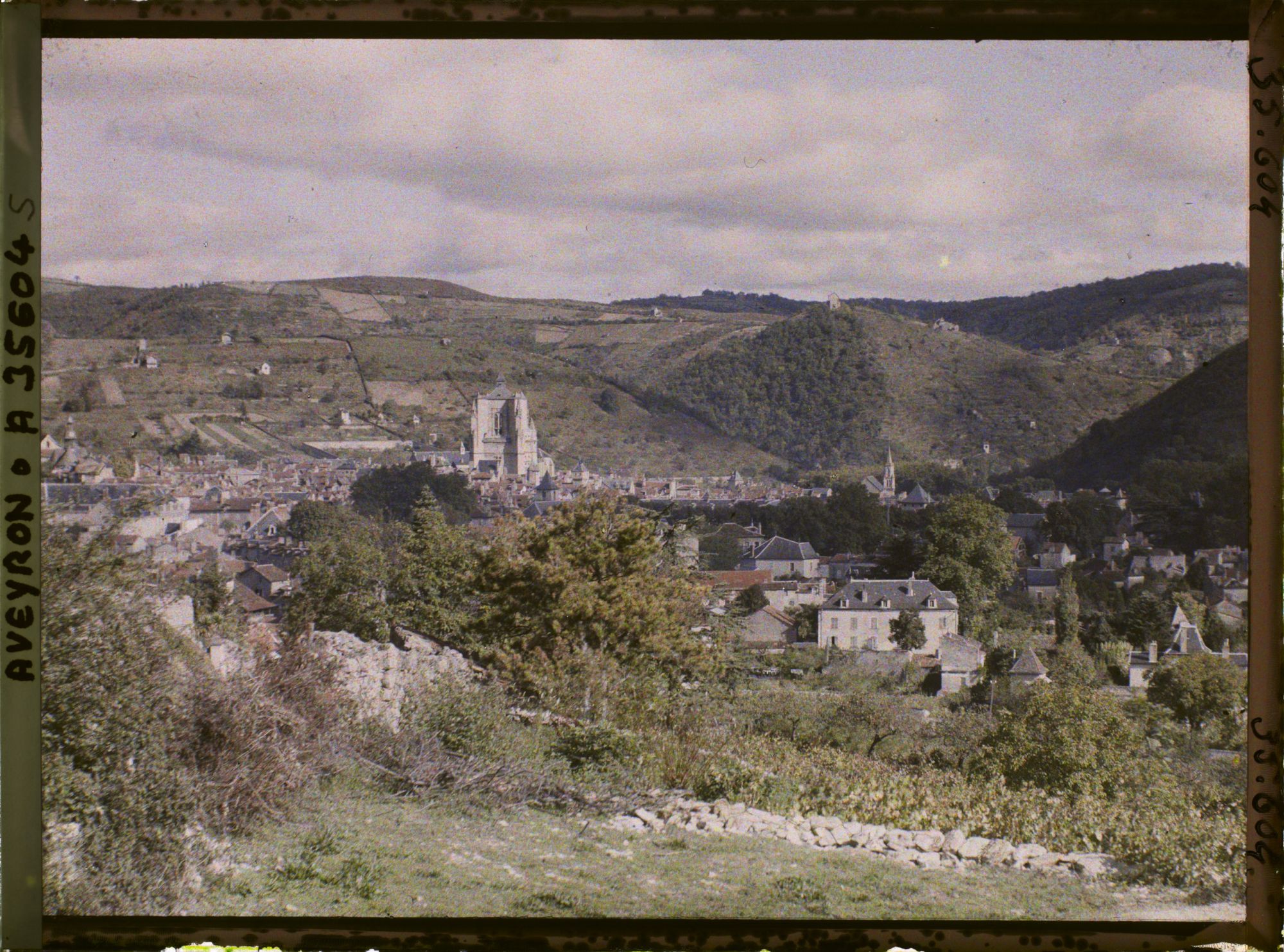 Image représentant Vue générale de la ville et de la vallée de l'Aveyron