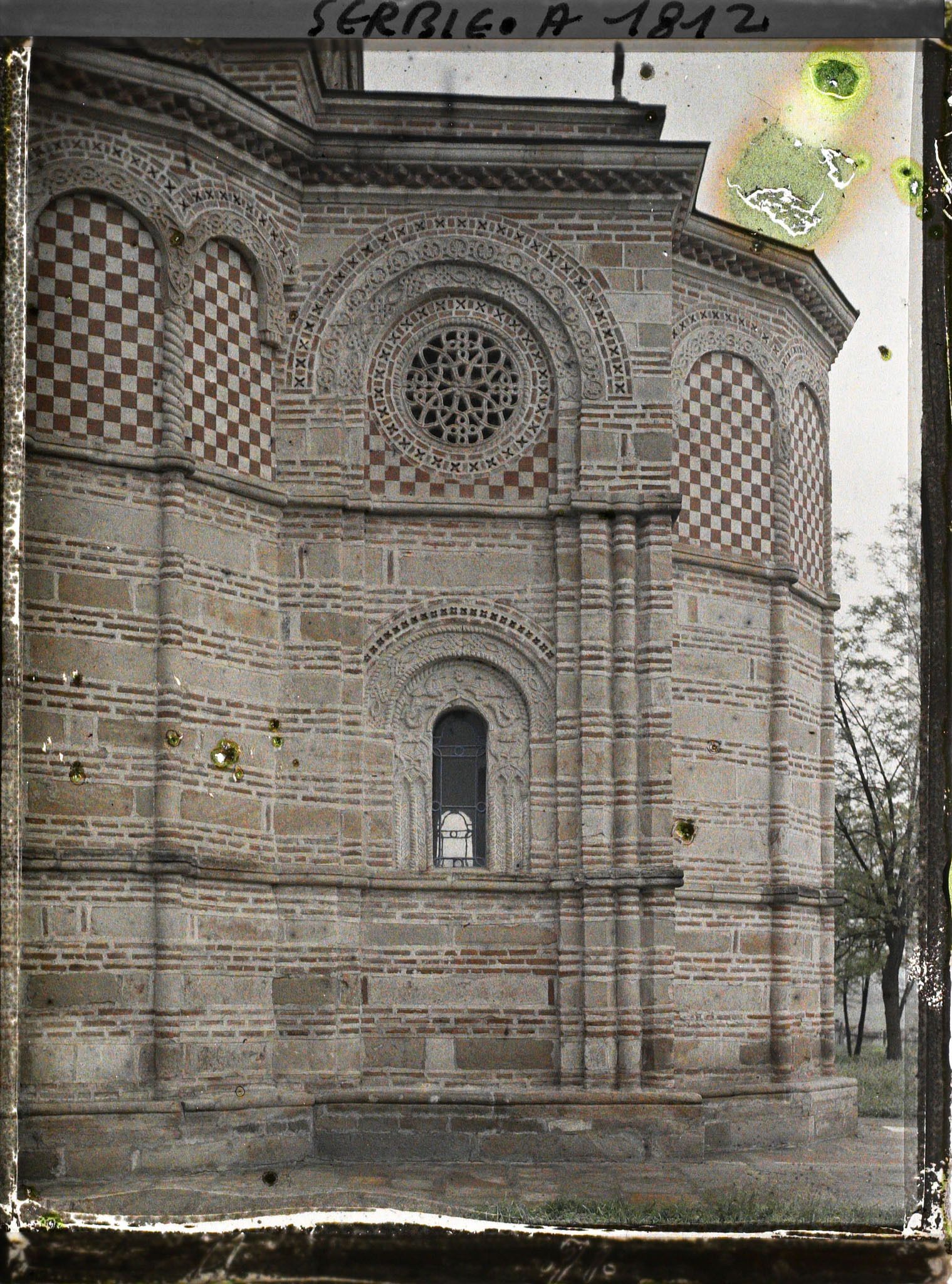 Image représentant Une des fenêtres de l'église Lazarica
