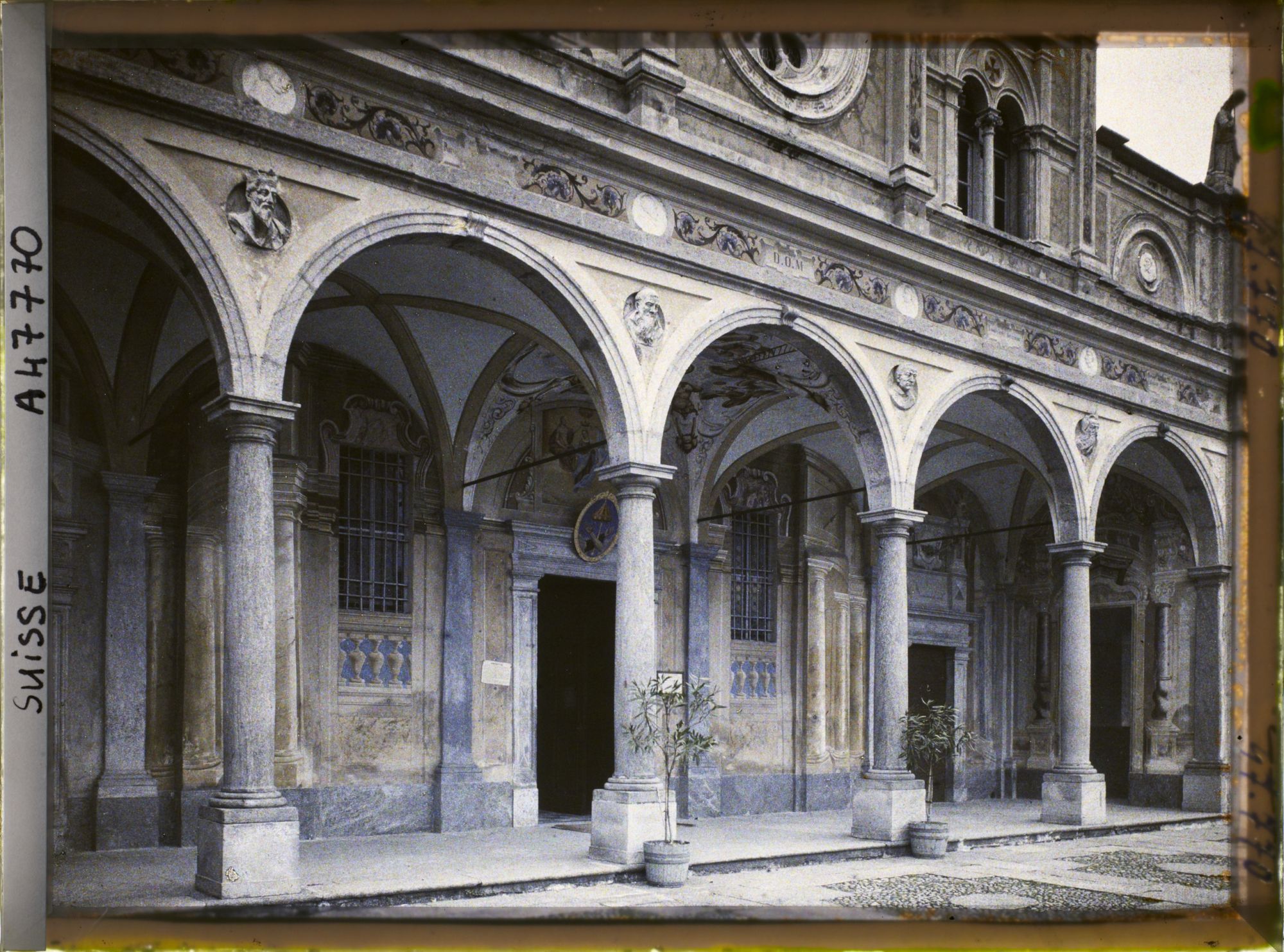 Image représentant Le portique de la Madonna del Sasso