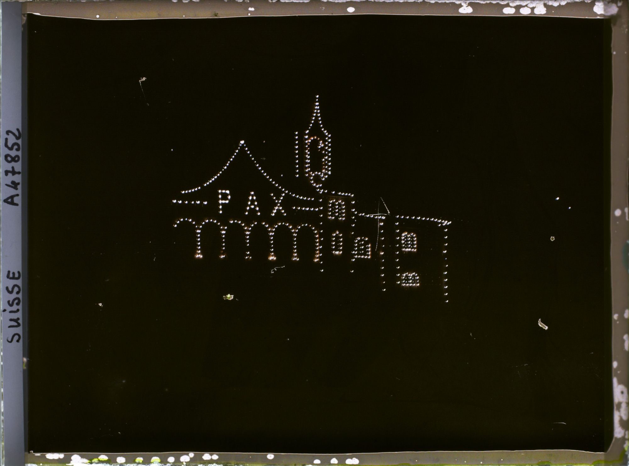 Image représentant Accords de Locarno, illumination nocturne du mot " PAX " depuis la Madonna del Sasso