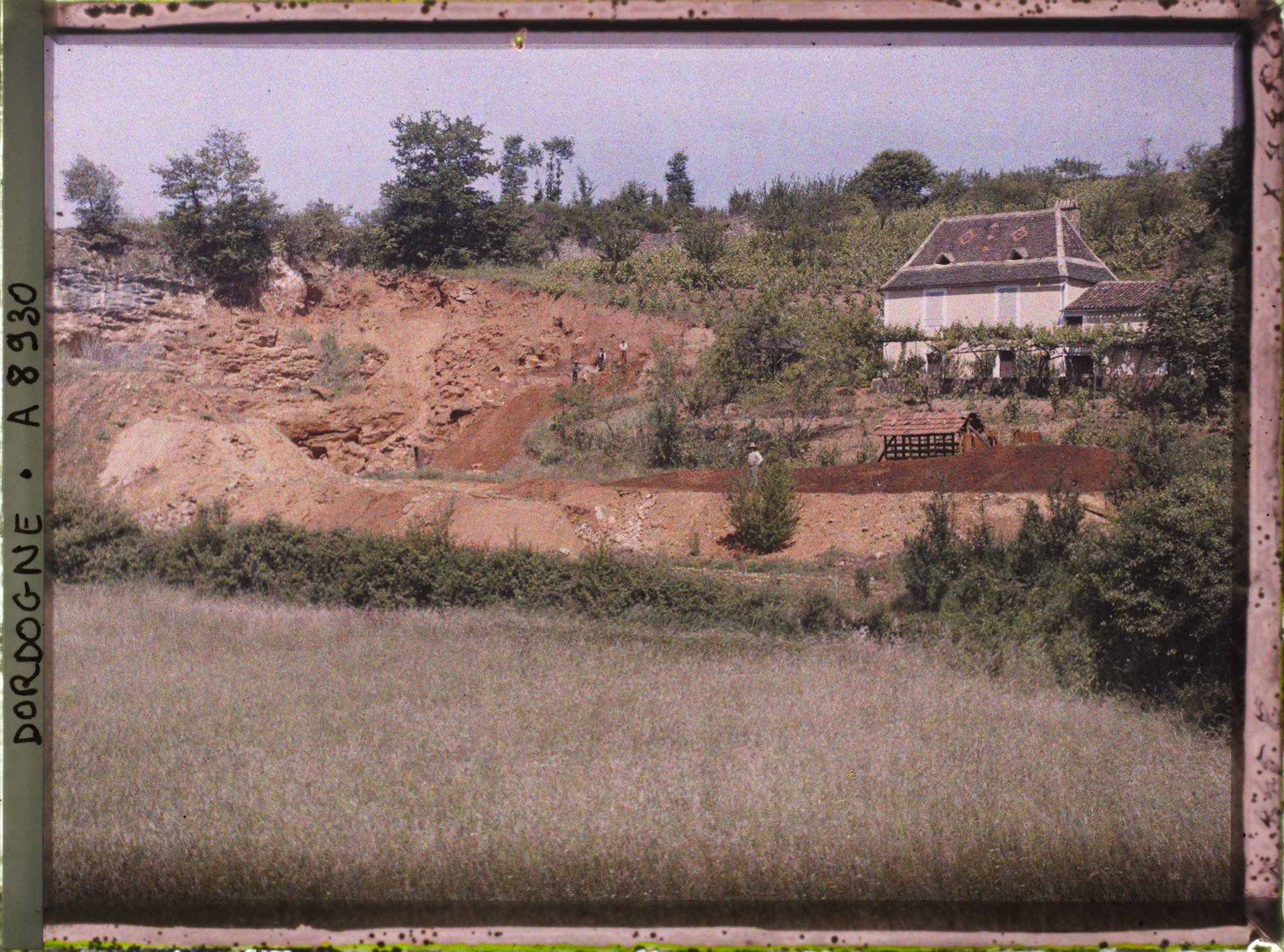 Image représentant France, Sarlat, Après Sarlat la mine (filon) de terre de Sienne ocre