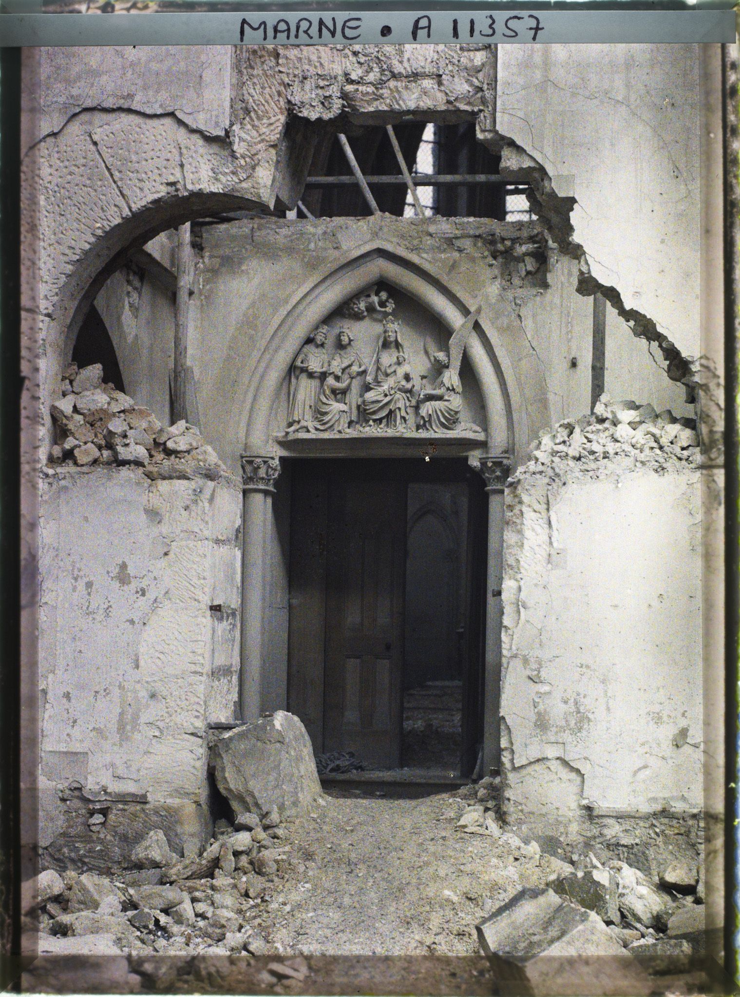 Image représentant Tympan décoré de l'ancien archevêché, aujourd'hui palais du Tau