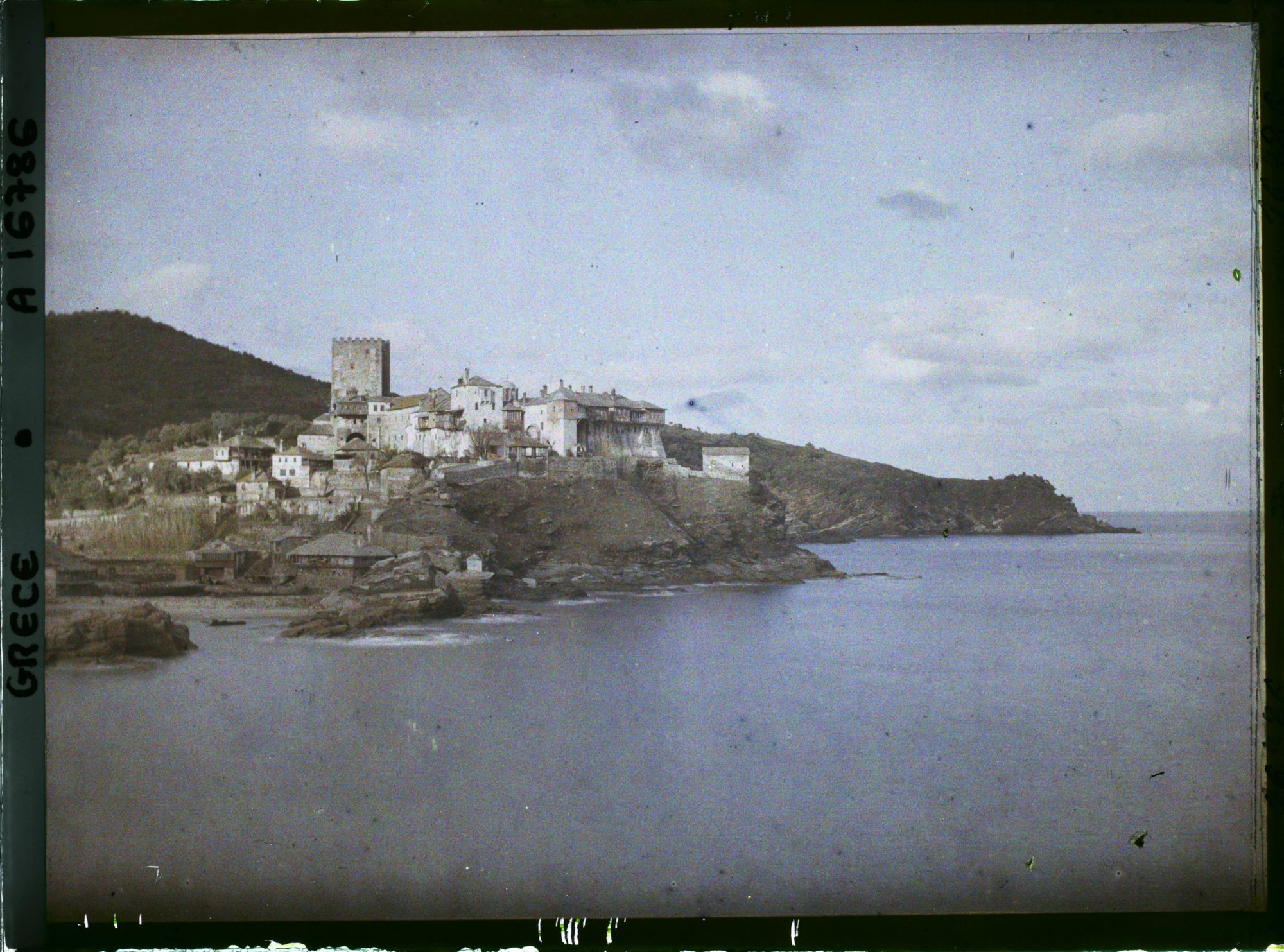 Image représentant Mont Athos, Pantokrator, Ensemble du Monastère pris depuis les rochers