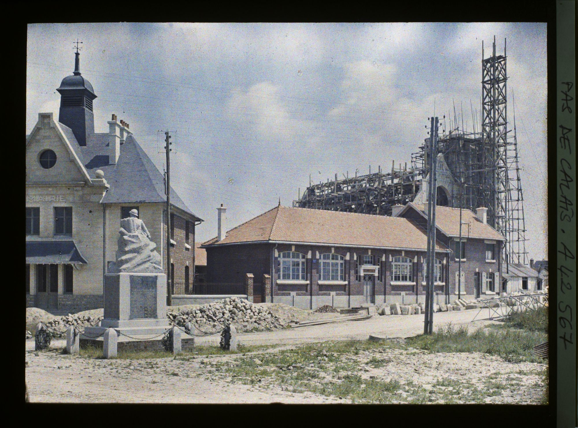 Image représentant France, Ablain-St Nazaire, Mairie, Ecoles, Mont aux Morts et Eglise