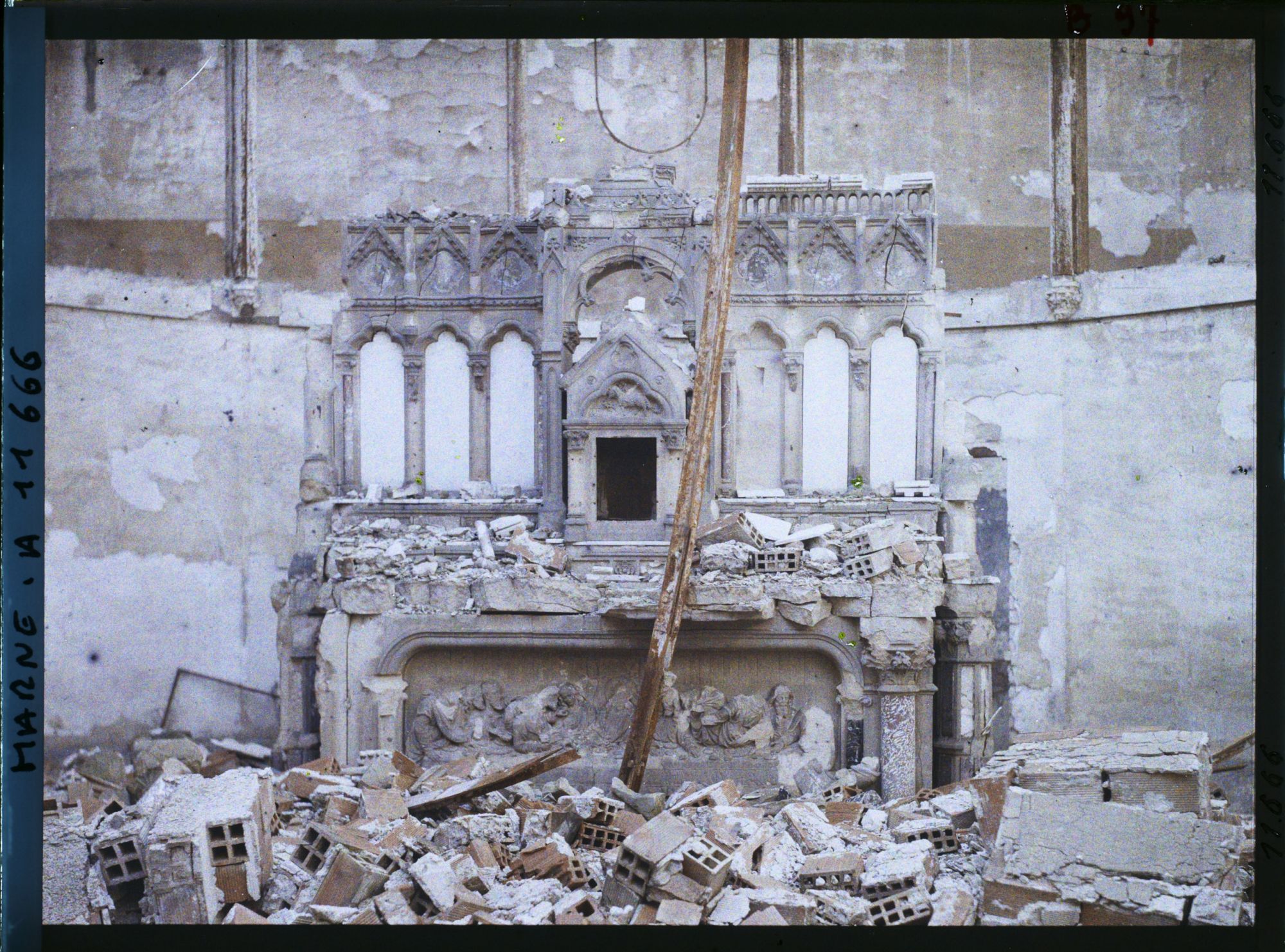 Image représentant France, Reims, Autel de la Chapelle de la Réparation