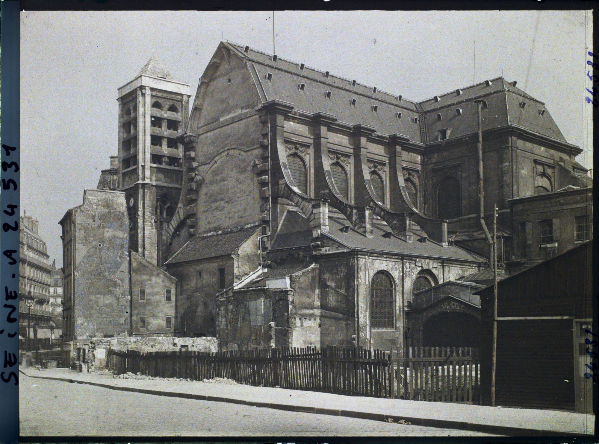 Image représentant L'église Saint-Nicolas-du-Chardonnet rue Saint Victor