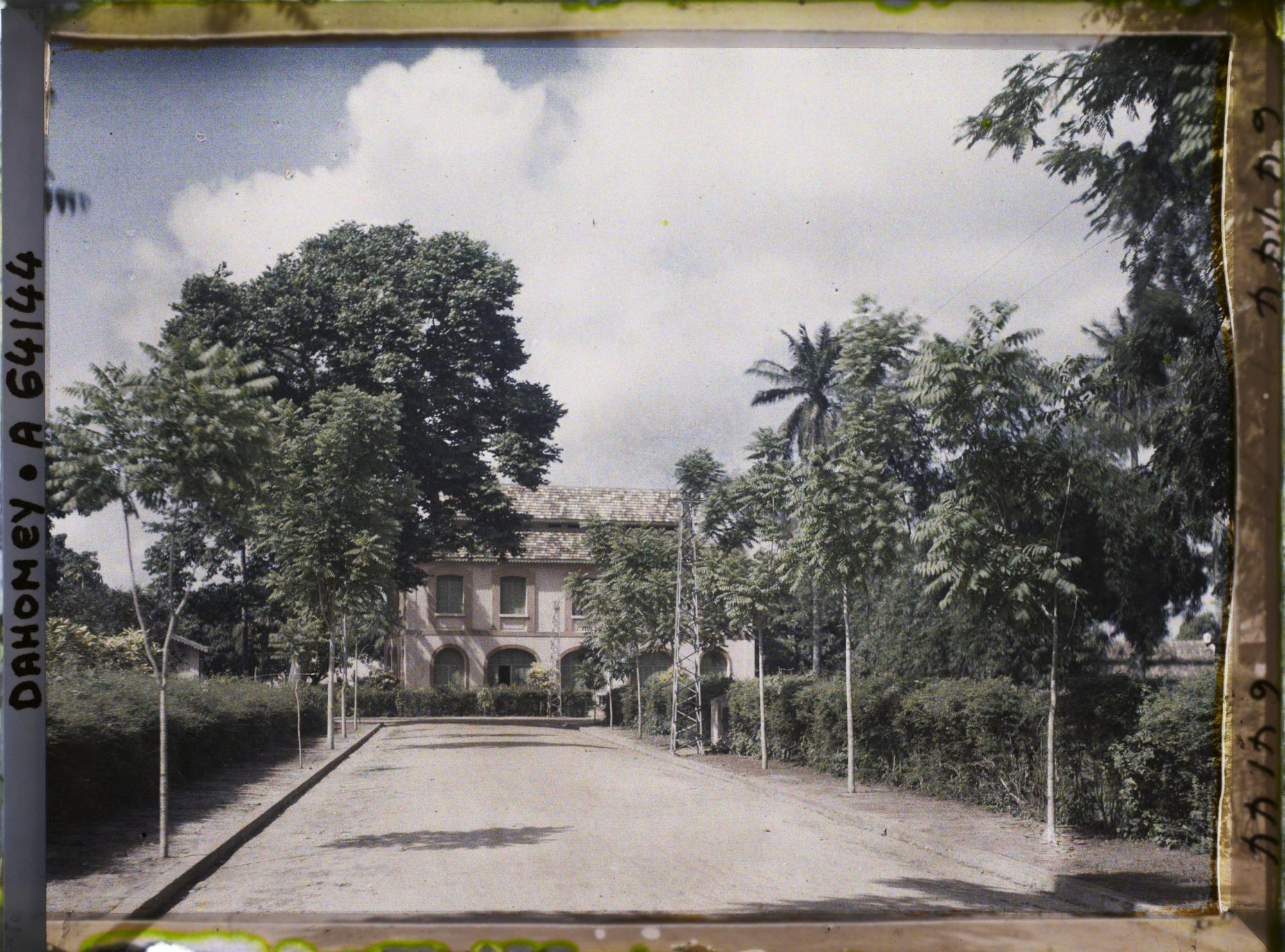 Image représentant Nouvelle avenue dans le quartier de l'administration coloniale