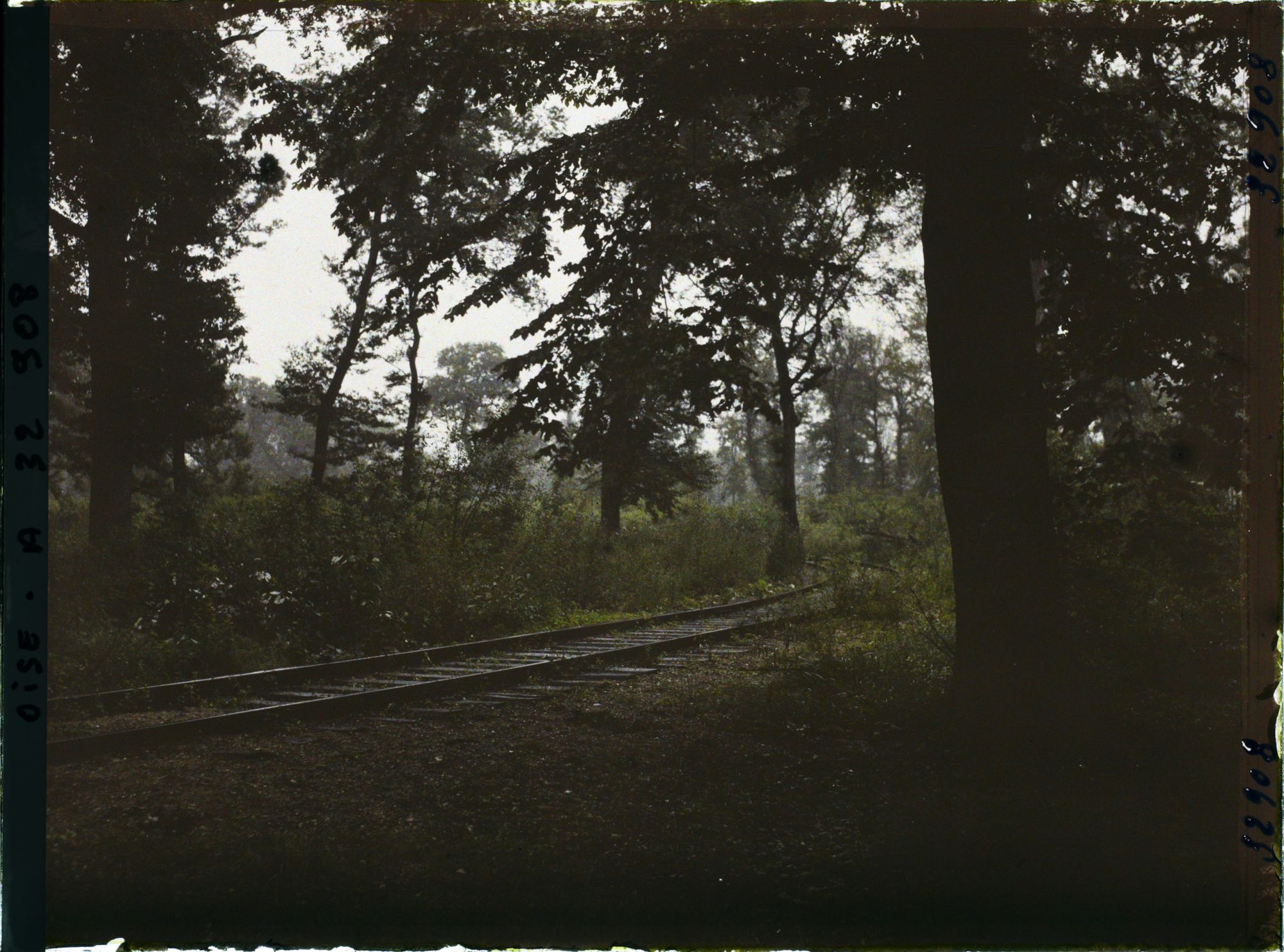 Image représentant France, Forêt de Compiègne, Carrefour de l'Armistice, emplacement du train des Plénipotentiaires Allemands