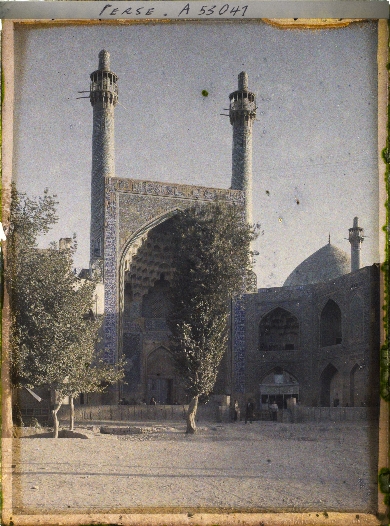 Image représentant Le portail d'entrée de la Masjid-i-Chah (mosquée du Chah) (1629)