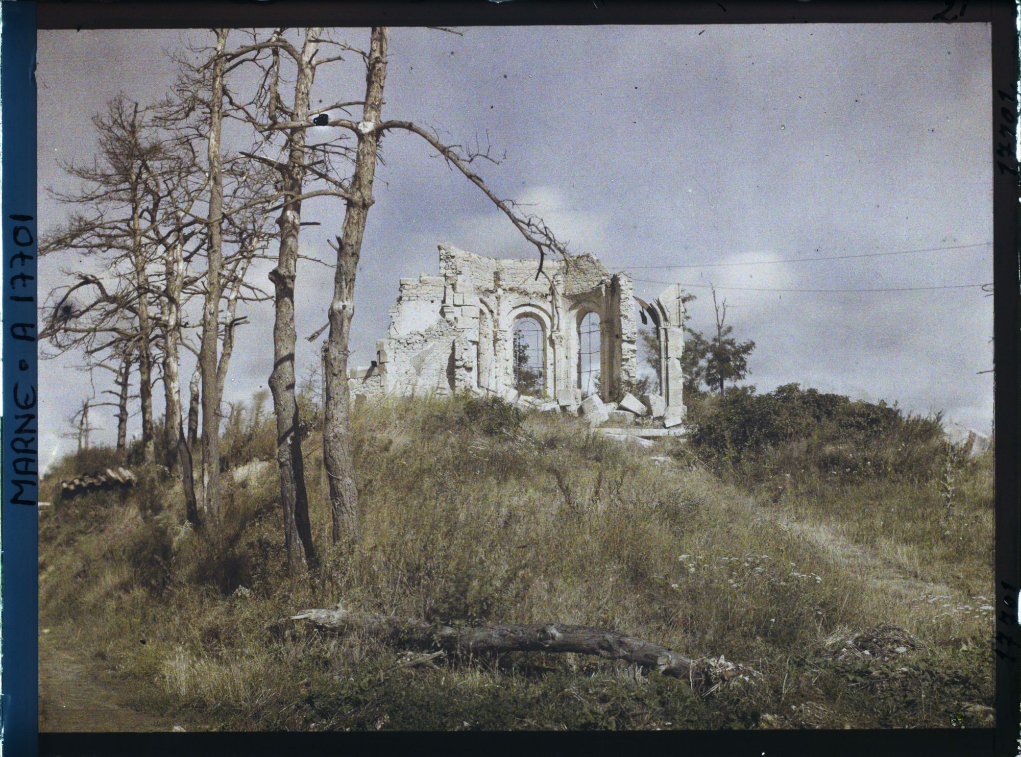 Image représentant France, Thil, L'Eglise