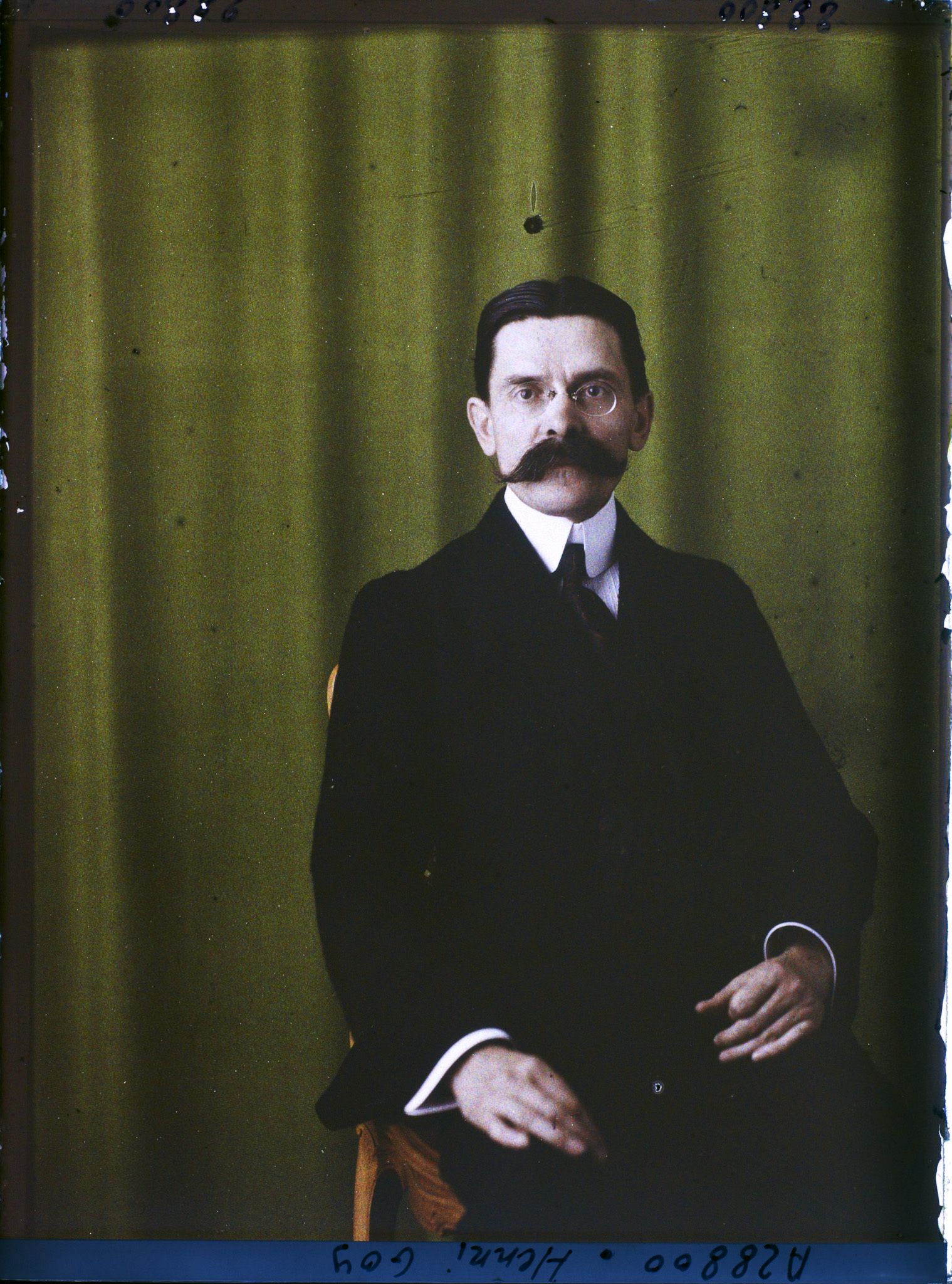 Image représentant Monsieur  https://musee-albert-kahn.s-museum.fr/home/NWQ2OTAwYzNmYjZlZTk1ZWQwODJmMjY4L2dlbmVyaWMtbm90aWNlLXRhYi9hdXRob3JpdHkvNjE3YTc5ZjVjZjhiODk2OGIzMzM3ZDIx/5d6900c3fb6ee95ed082f268/generic-notice-tab/authority/617a79eacf8b8968b3336576 Henri Goy